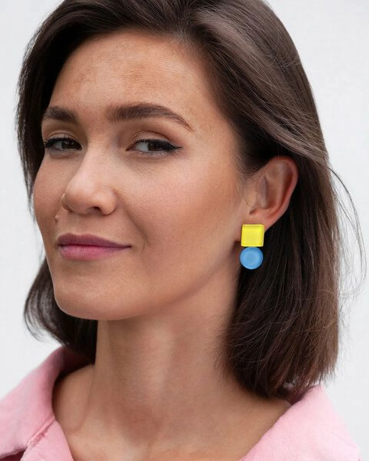 ALEXASCHA Geometrische Statement Ohrringe aus Glas – Ansicht 2