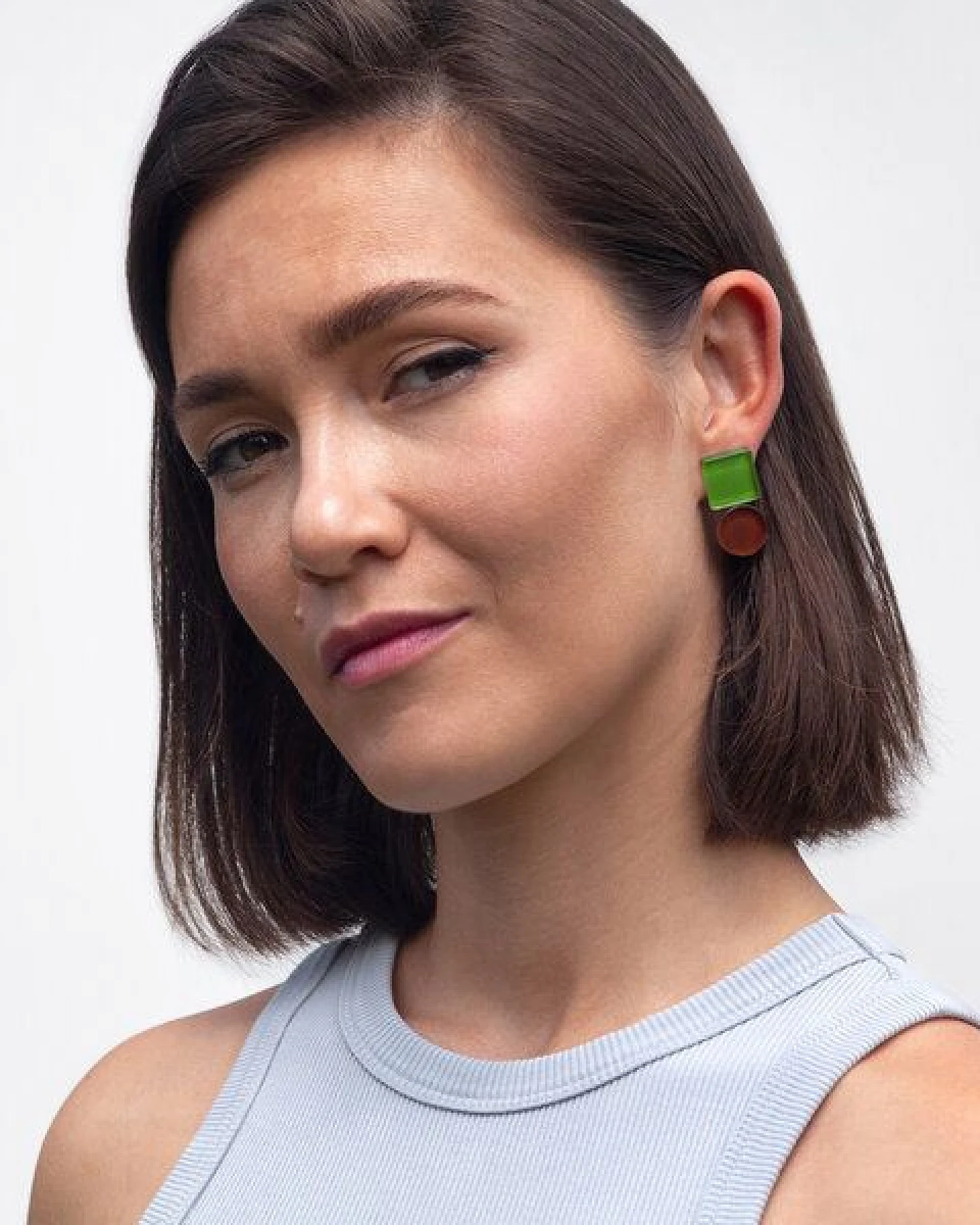 ALEXASCHA Geometrische Statement Ohrringe aus Glas – Ansicht 2
