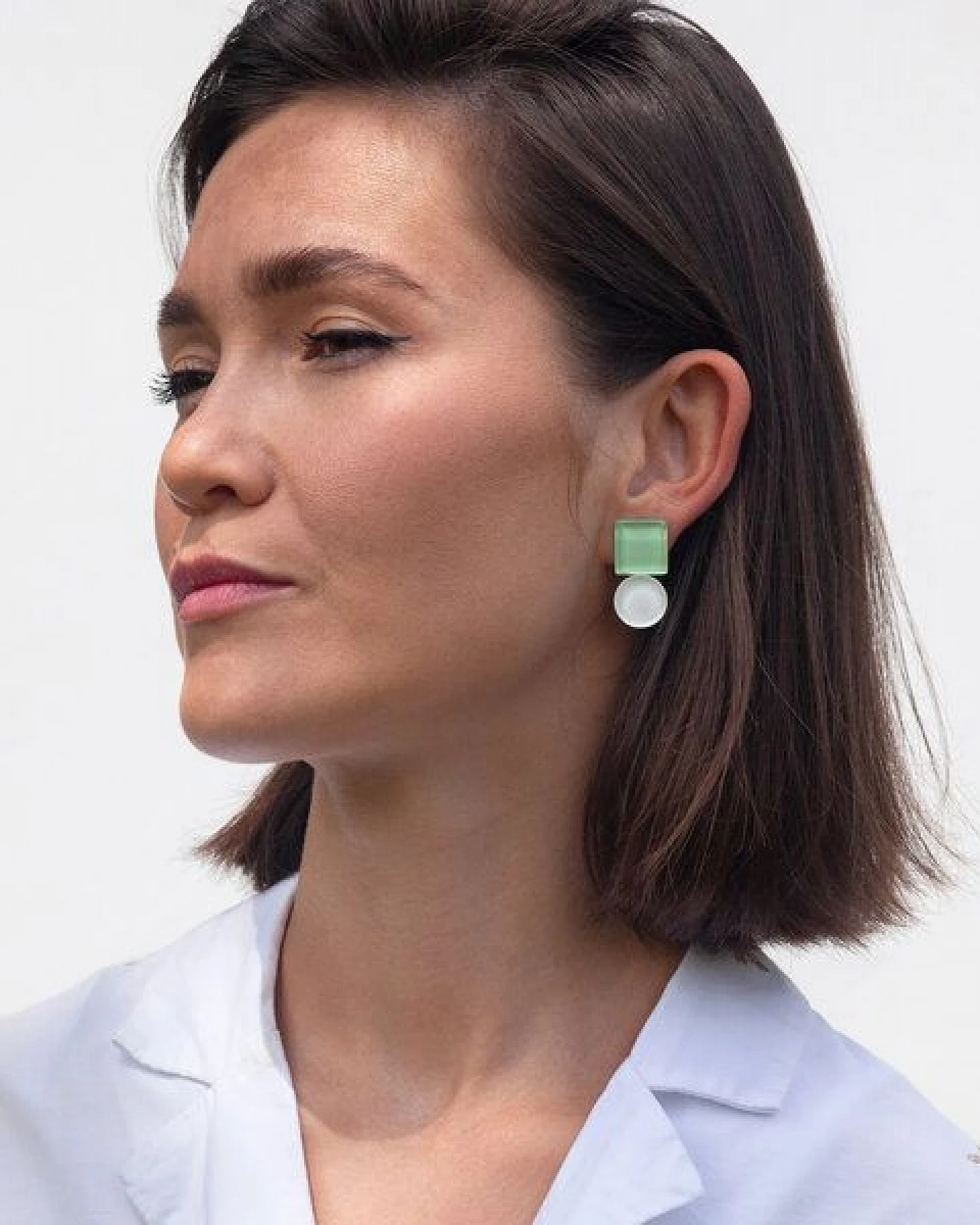 ALEXASCHA Geometrische Statement Ohrringe aus Glas – Ansicht 2