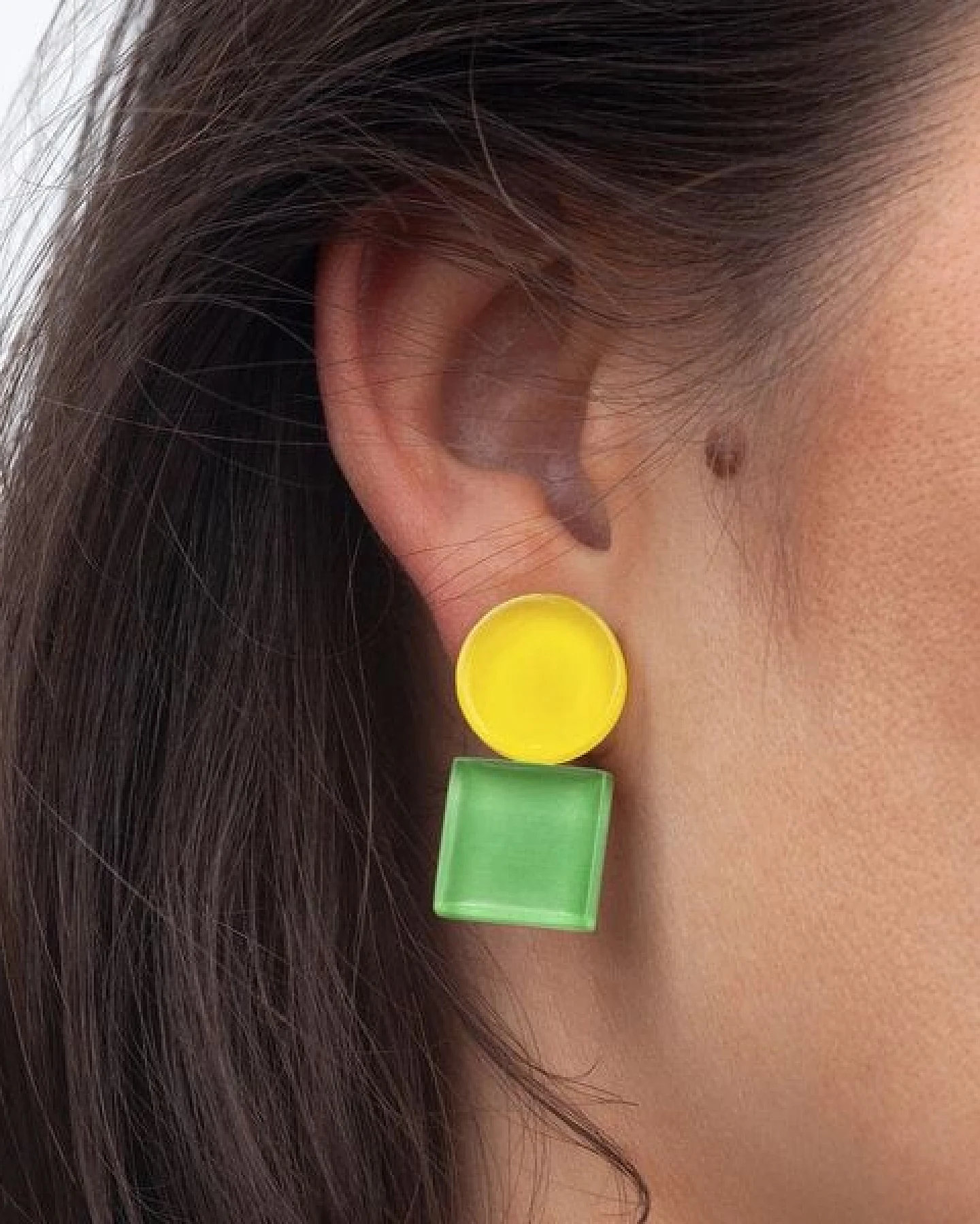 ALEXASCHA Geometrische Clip Ohrringe aus Glas – Ansicht 3