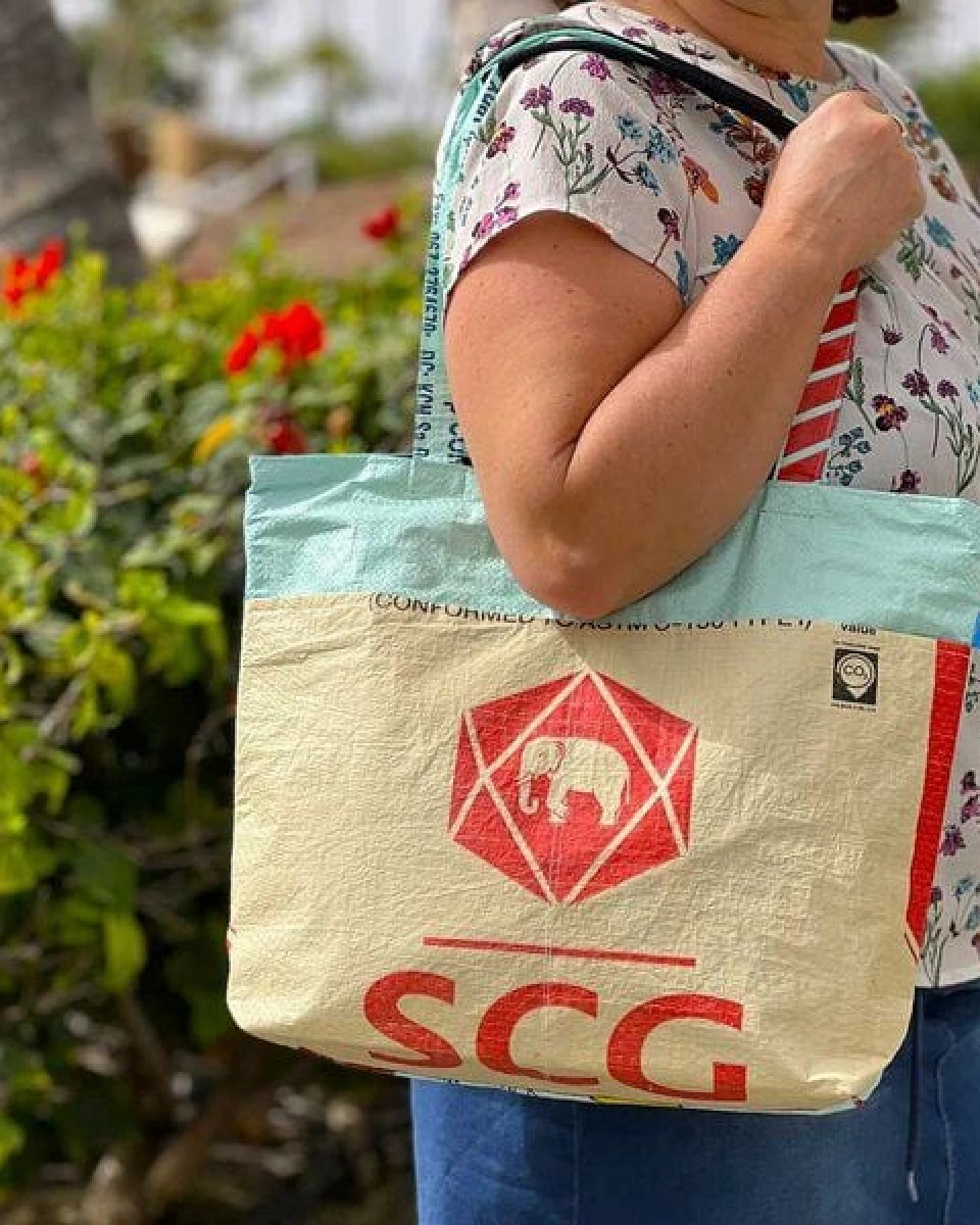 MoreThanHip Reißverschluss Shopper-Tasche aus recyceltem Reis-, Tierfutter- oder Zuckersack – Moni – Ansicht 4