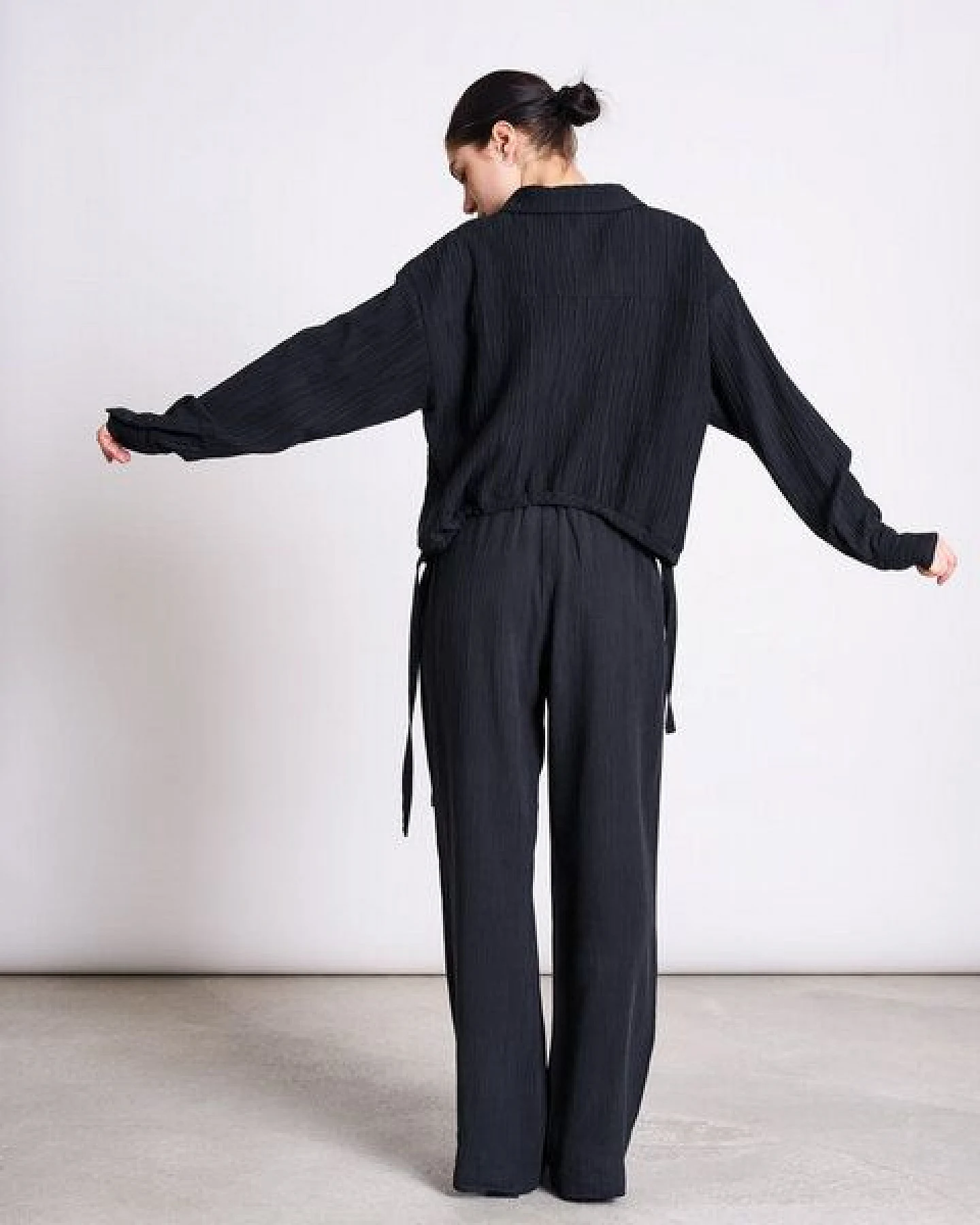 JAN N JUNE CRINKLE SHIRT ISTED BLACK – Ansicht 2