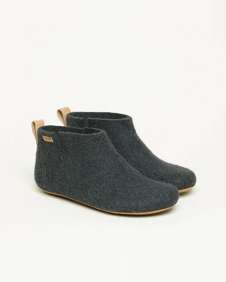 Magicfelt 743 Hüttenschuhe aus 100% Merino-Wolle - Hausschuh für Damen & Herren - Made in Tirol - Hochwertige & robuste Ledersohle
