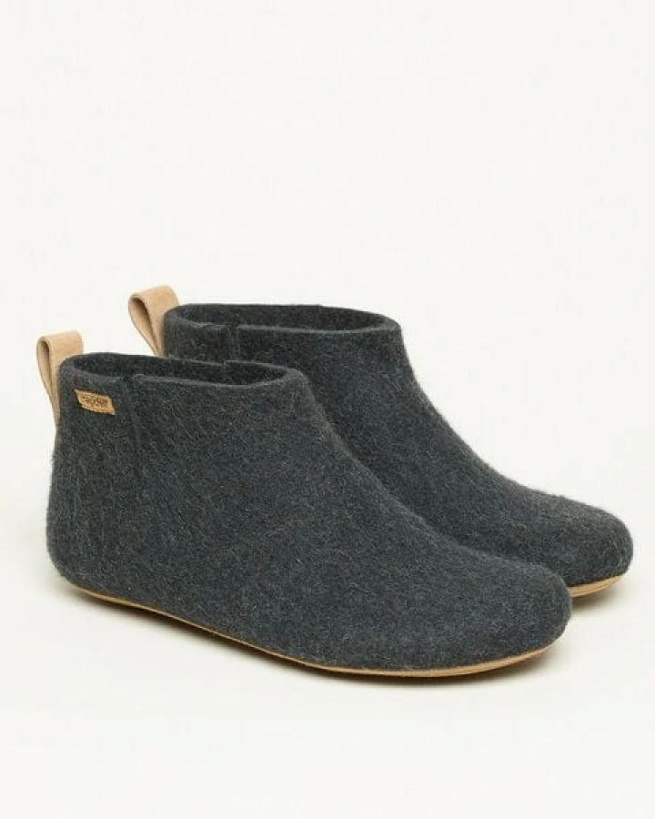 Magicfelt 743 Hüttenschuhe aus 100% Merino-Wolle - Hausschuh für Damen & Herren - Made in Tirol - Hochwertige & robuste Ledersohle