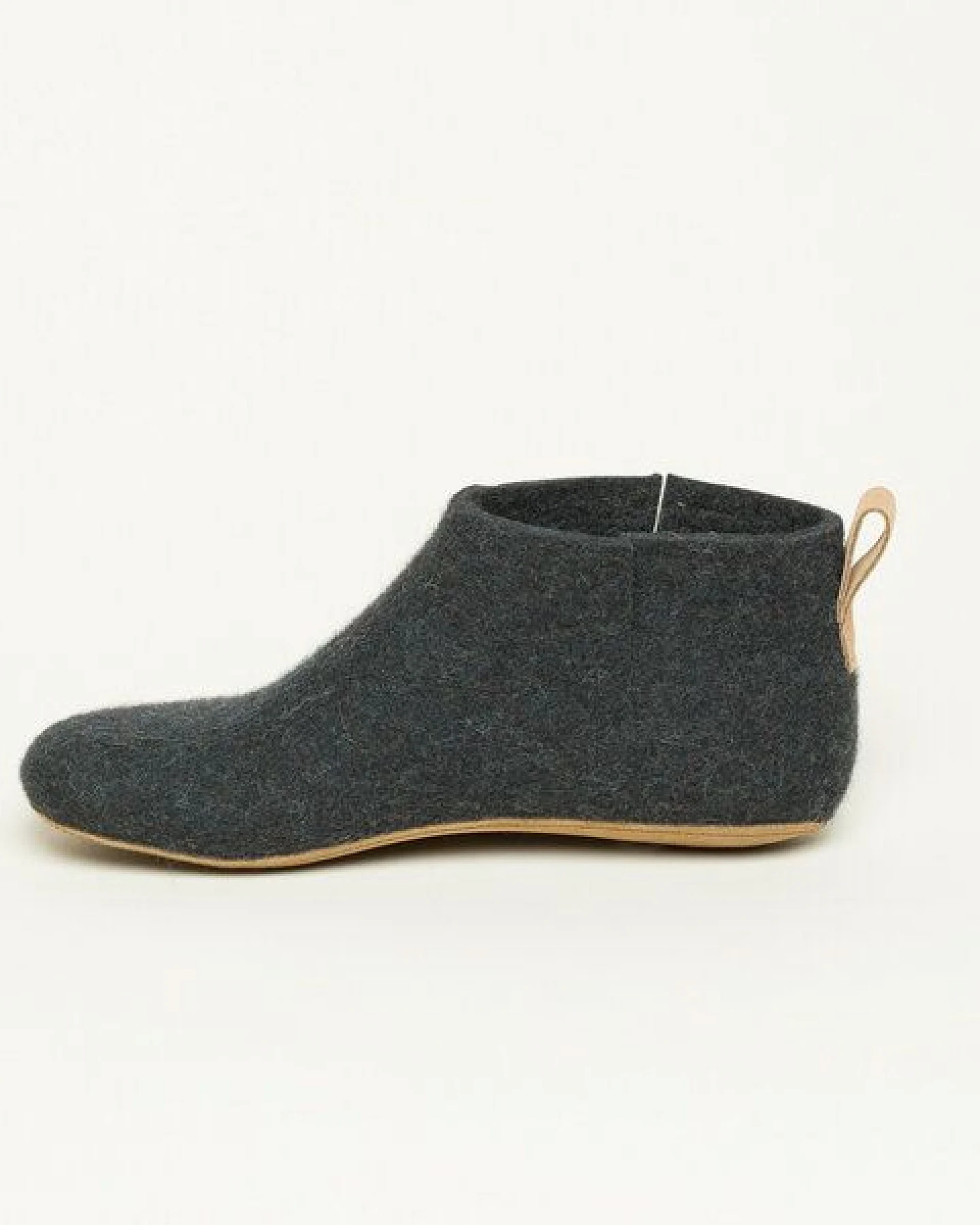 Magicfelt 743 Hüttenschuhe aus 100% Merino-Wolle - Hausschuh für Damen & Herren - Made in Tirol - Hochwertige & robuste Ledersohle – Ansicht 2