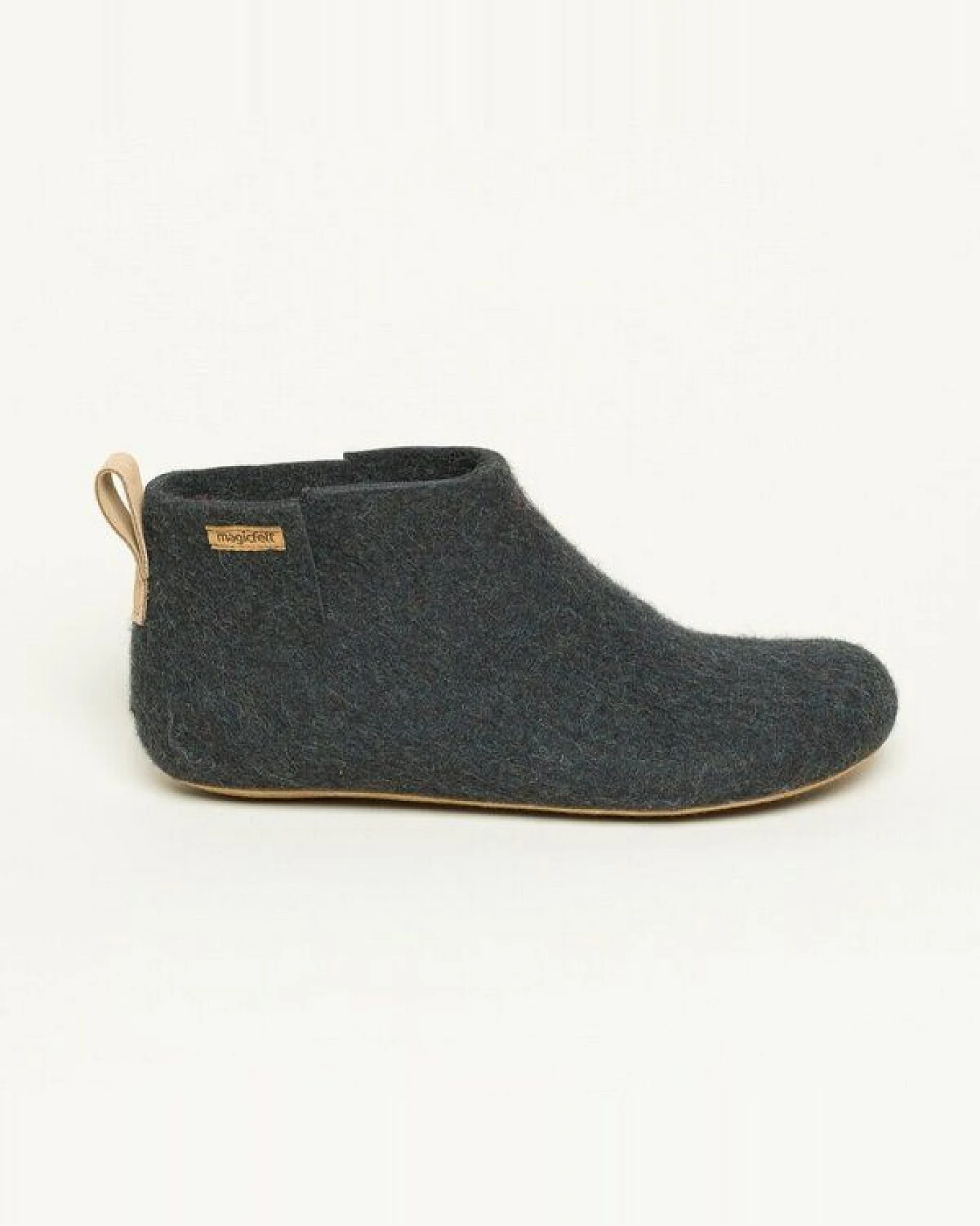 Magicfelt 743 Hüttenschuhe aus 100% Merino-Wolle - Hausschuh für Damen & Herren - Made in Tirol - Hochwertige & robuste Ledersohle – Ansicht 3