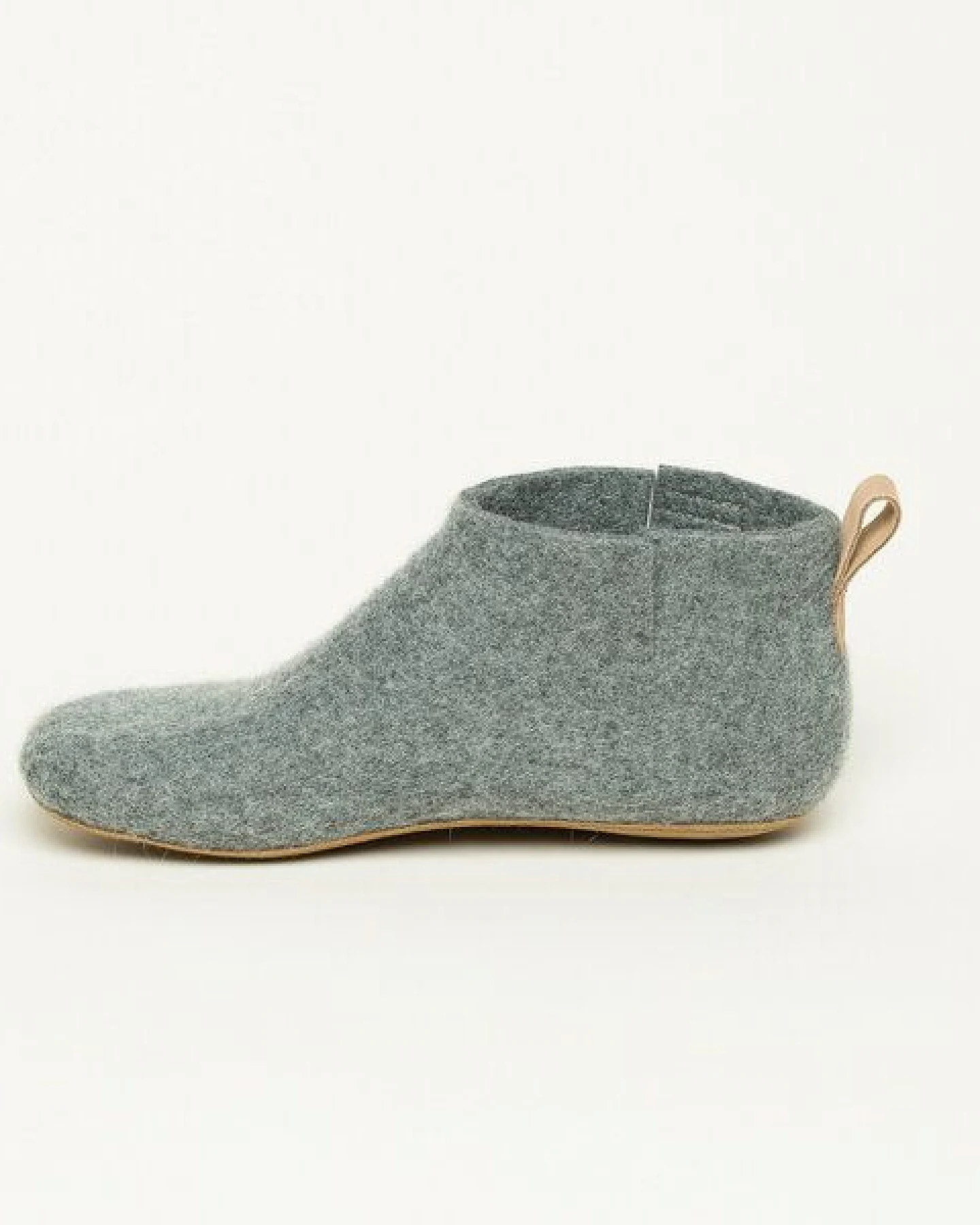 Magicfelt 743 Hüttenschuhe aus 100% Merino-Wolle - Hausschuh für Damen & Herren - Made in Tirol - Hochwertige & robuste Ledersohle – Ansicht 2