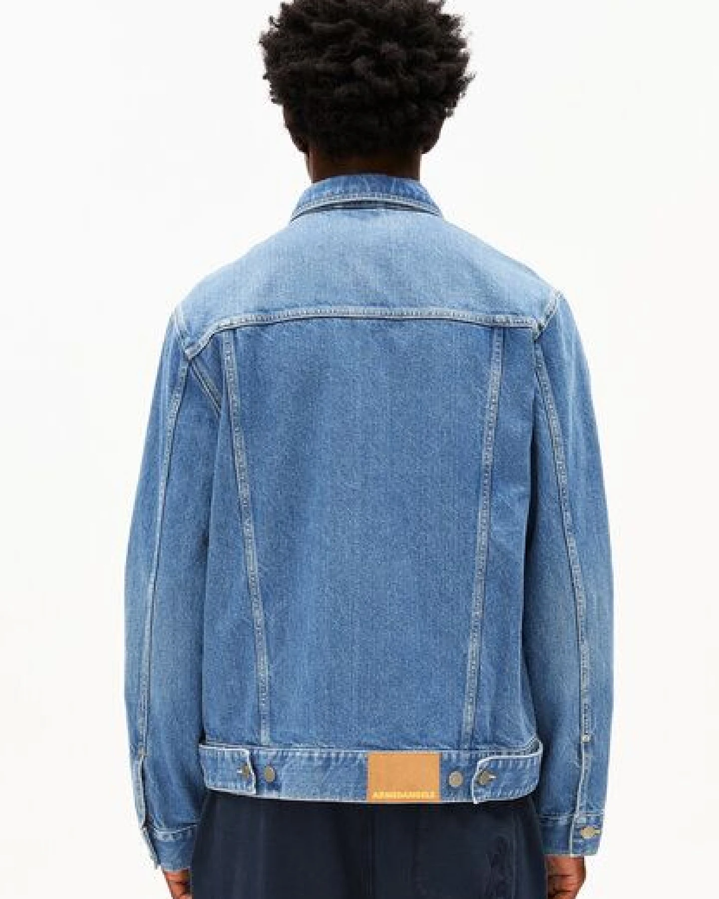 ARMEDANGELS AASHTON DENIM JACKET Herren Jeansjacke aus recycelter Baumwolle – Ansicht 2