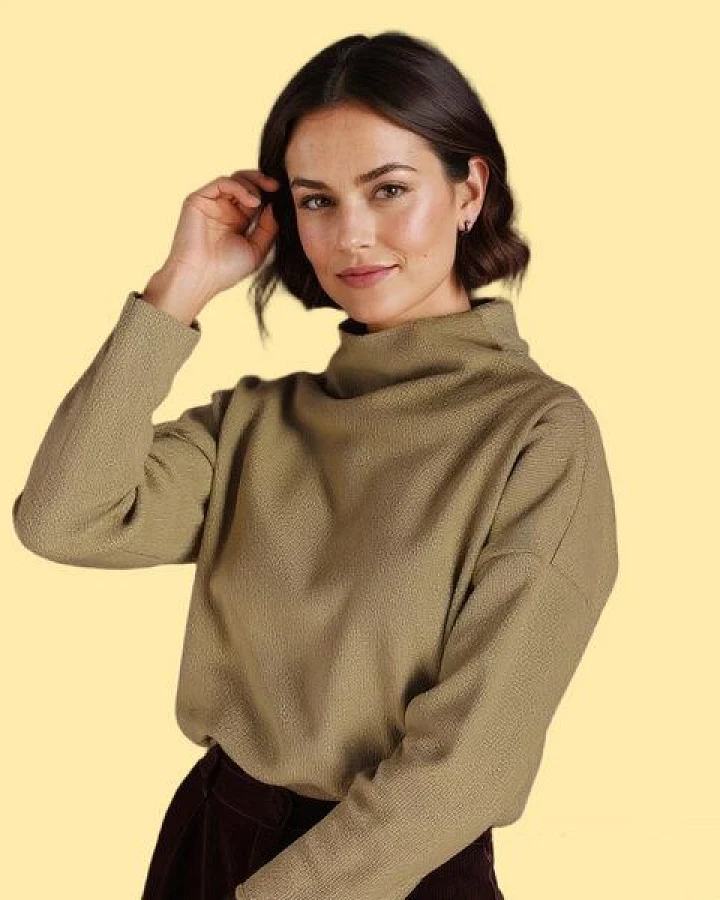 ManduTrap Nachhaltiger Damen-Pullover „Dori“ – Bio-Baumwolle & Stehkragen – Olive