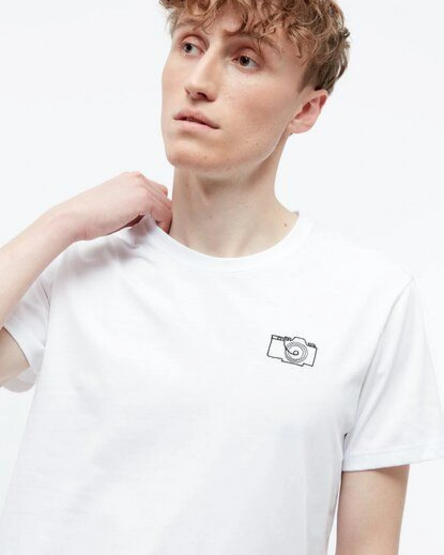 Givn Berlin T-Shirt GBCOLBY (CAMERA) aus Bio-Baumwolle mt Stickerei – Ansicht 4