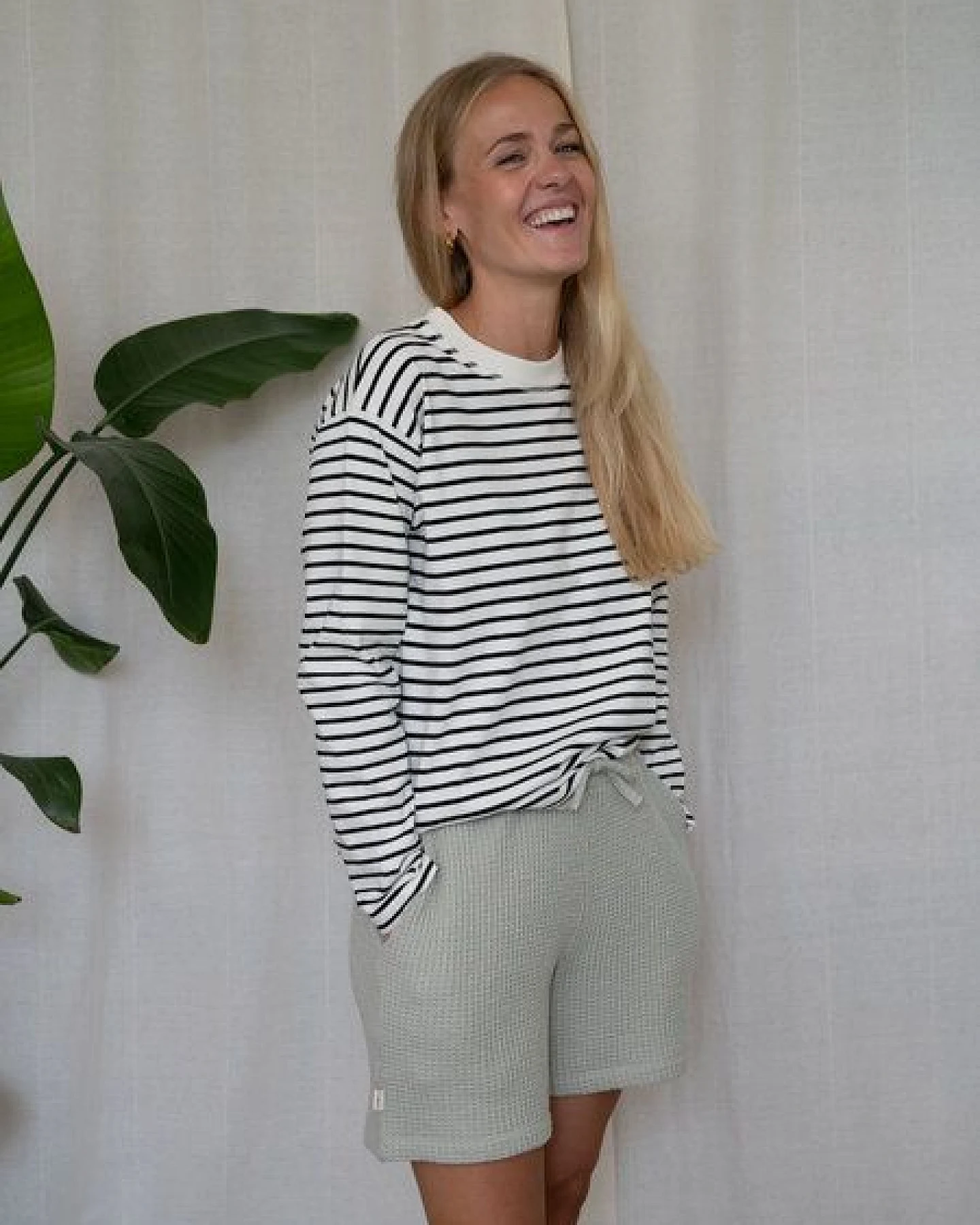FUXBAU Frauen Waffelstrick Shorts – Ansicht 3