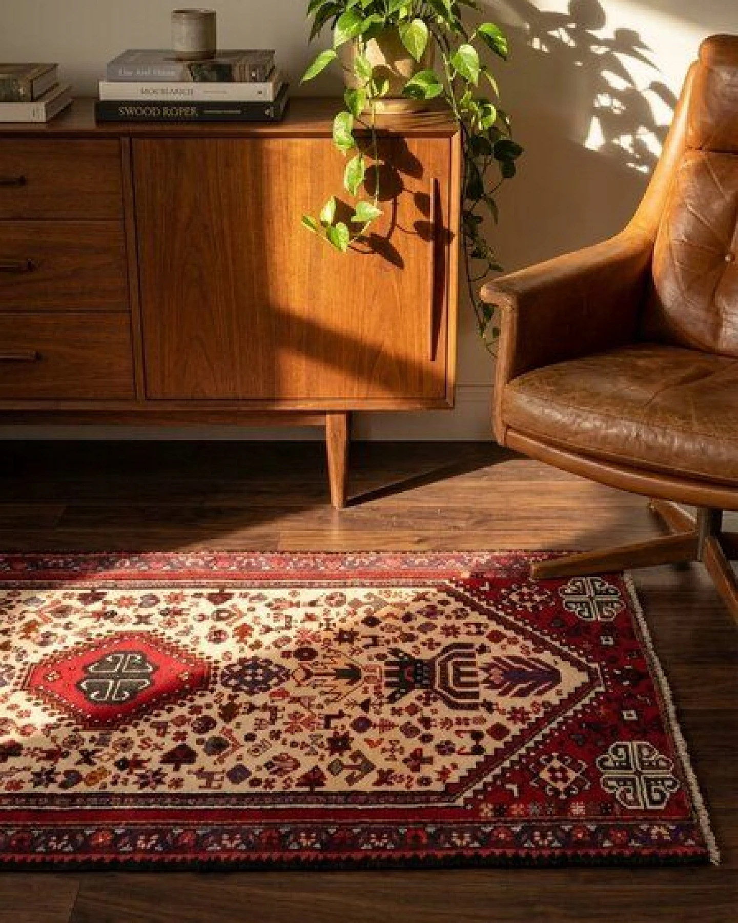 Gashgai Mehrfarbig „Rugtales“ aus Schurwolle, 74x155 cm – Ansicht 2