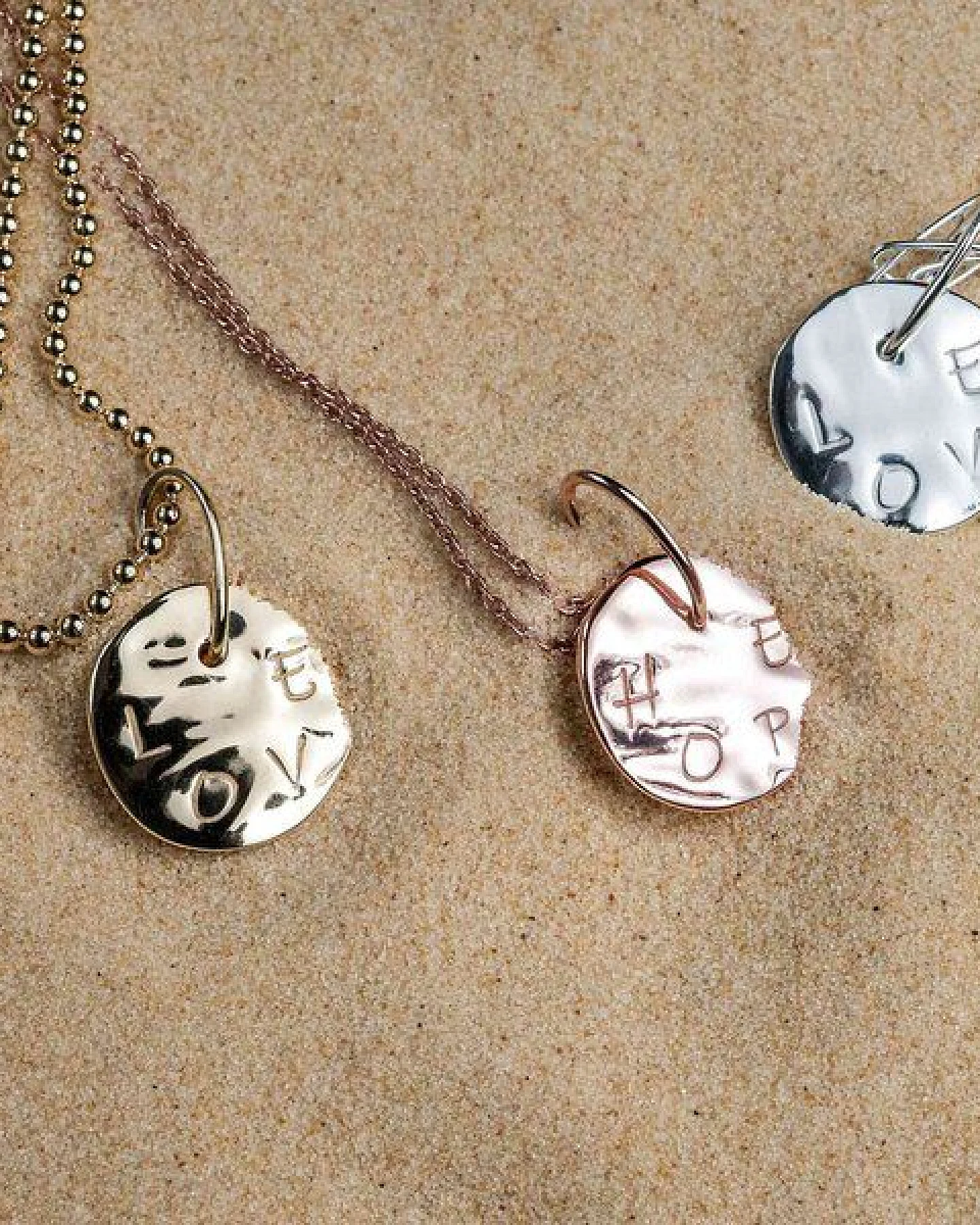 fejn jewelry Kettenanhänger 'LOVE' – Ansicht 2