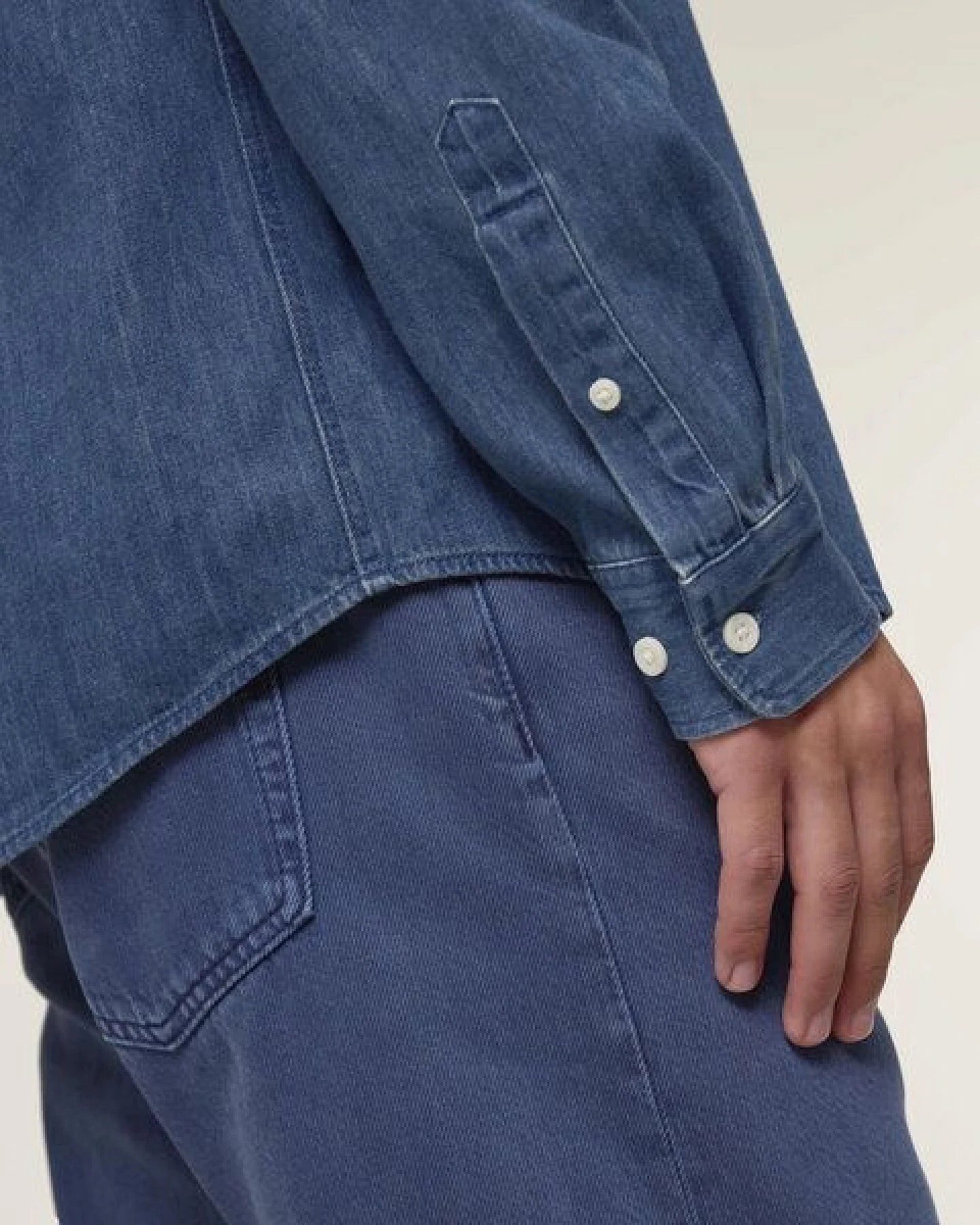 Kultgut Leichtes Jeanshemd - 100% Biobaumwolle & Fair hergestellt / Der Demin- Klassiker – Ansicht 3