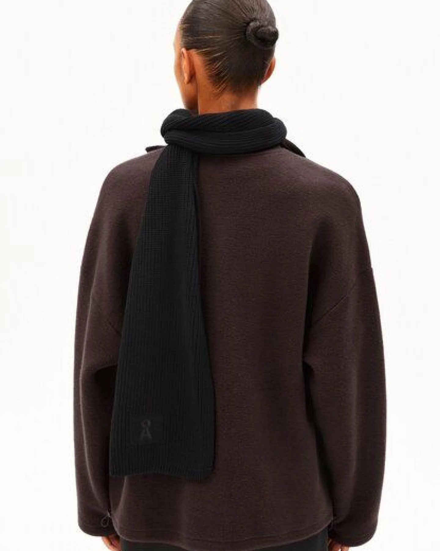 ARMEDANGELS ICONIC Å CLAASAS Unisex Schal aus Bio-Baumwolle – Ansicht 2