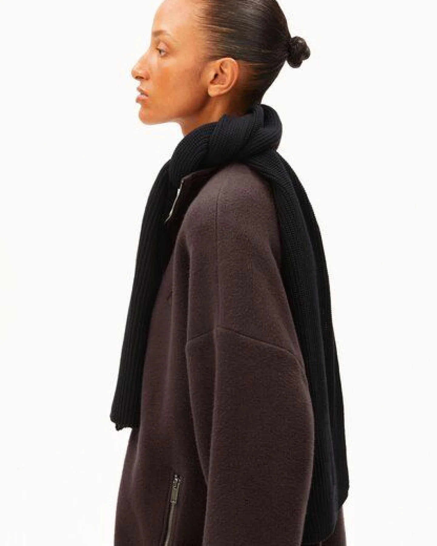 ARMEDANGELS ICONIC Å CLAASAS Unisex Schal aus Bio-Baumwolle – Ansicht 3