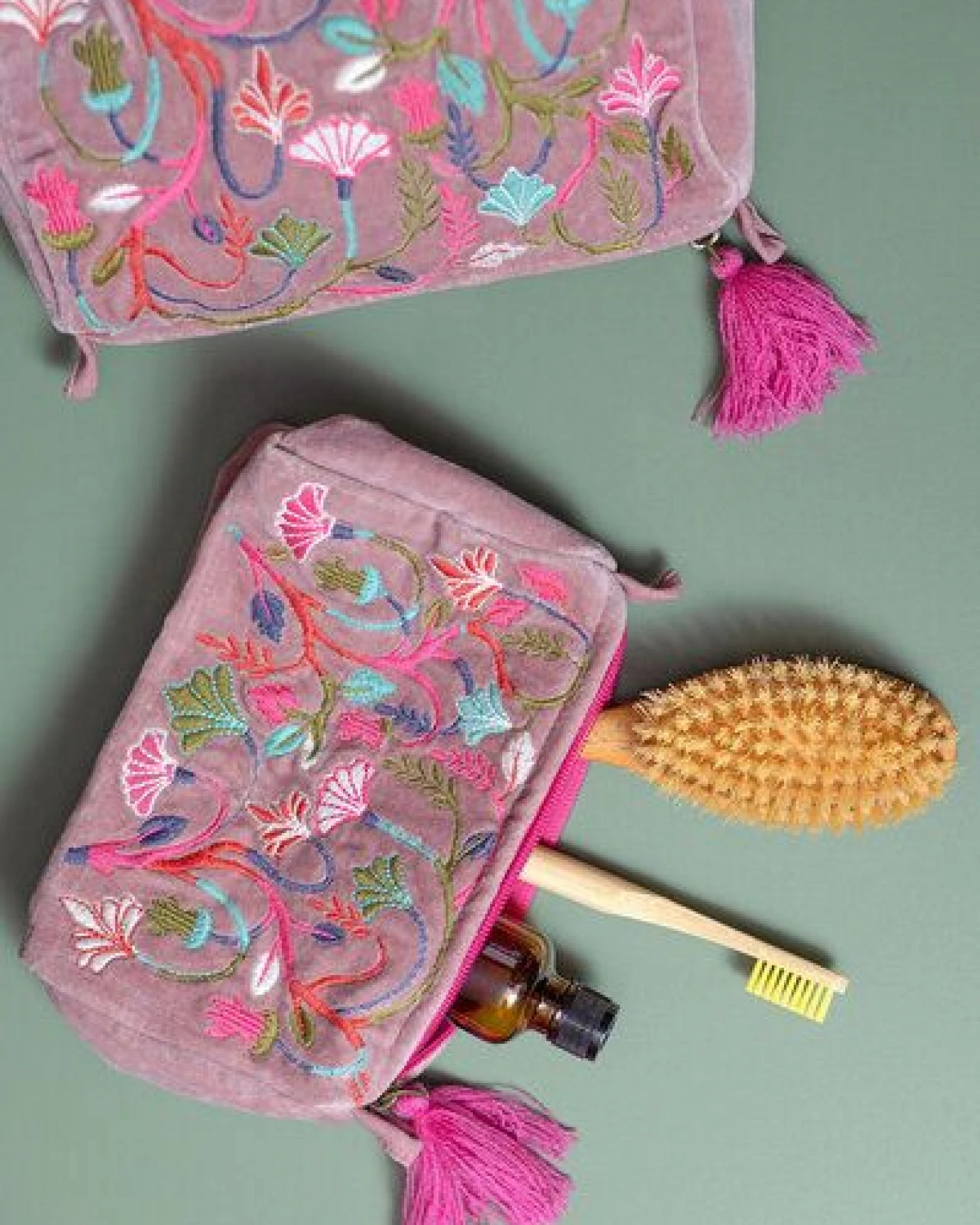 TRANQUILLO Kosmetiktasche / Samttäschchen VELVET BLOSSOMS / VELVET MEADOW (BAG309, BAG310, BAG311, BAG312) – Ansicht 2