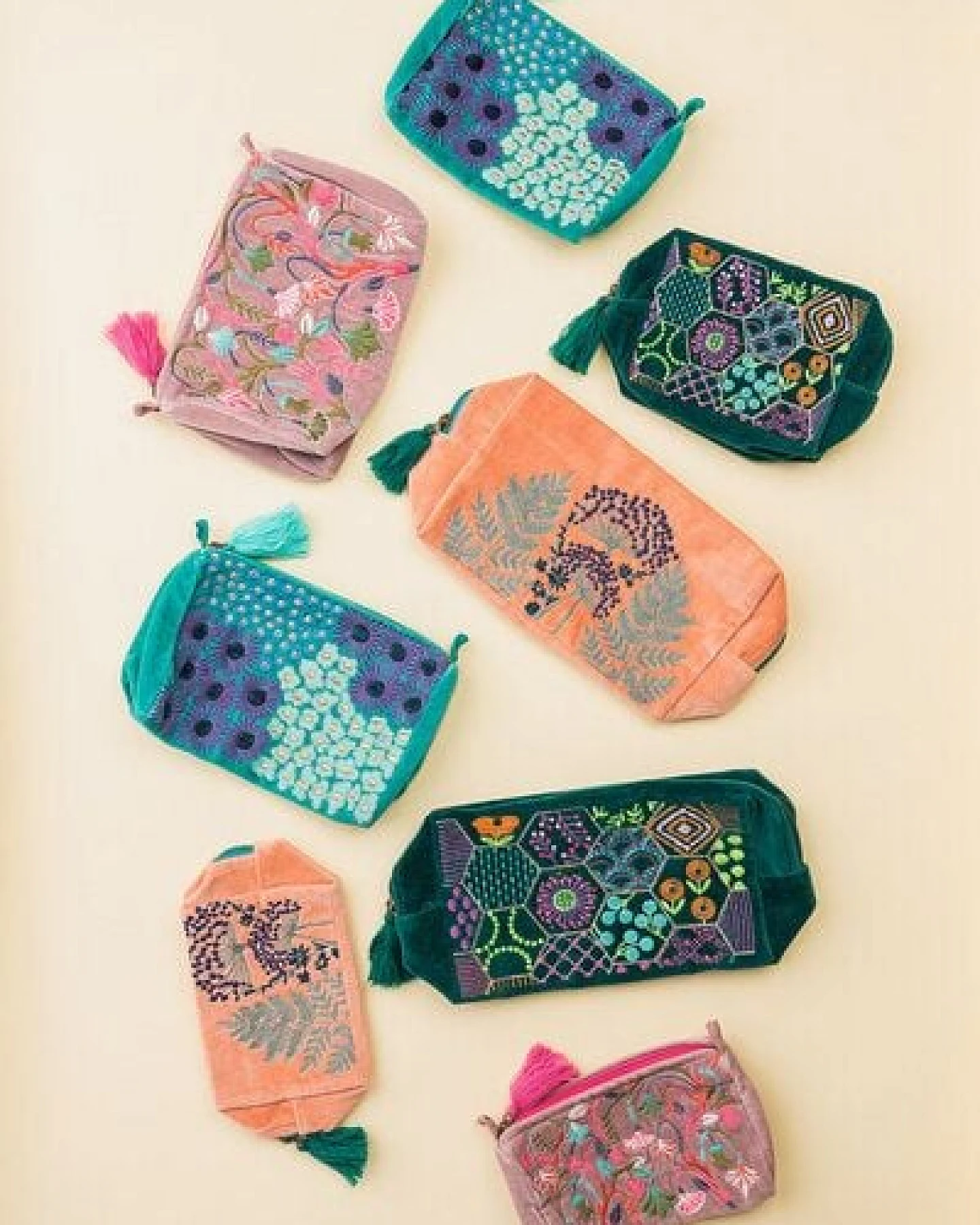 TRANQUILLO Kosmetiktasche / Samttäschchen VELVET BLOOM ART / VELVET LEAVES (BAG313 BAG314, BAG315, BAG316) – Ansicht 2