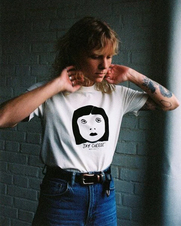 Nudie Jeans T-Shirt aus Bio-Baumwolle - Joni Say Cheese
