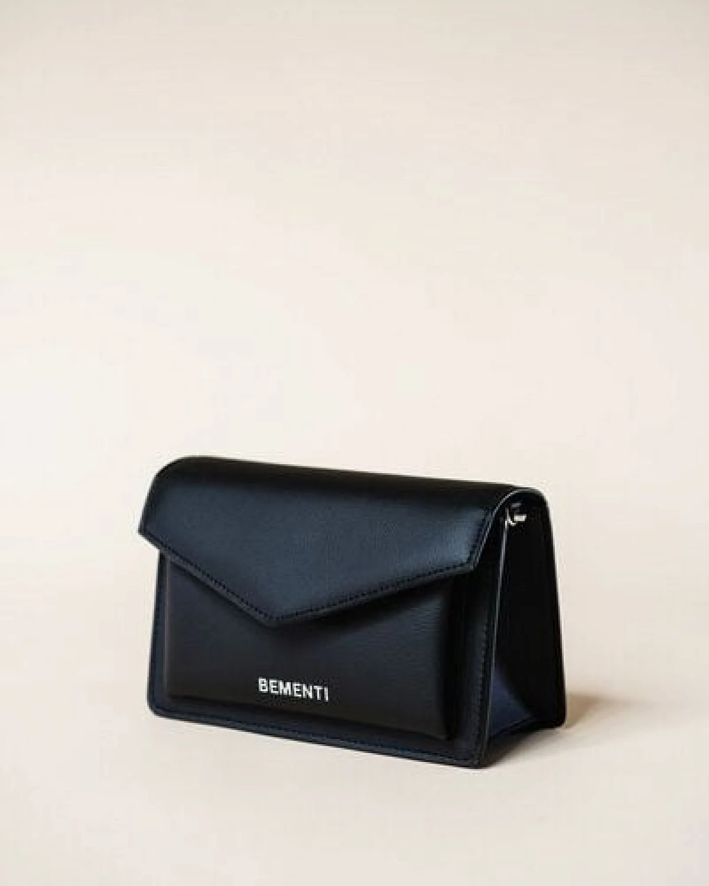 BEMENTI Crossbody Bag aus Kaktusleder – Ansicht 2