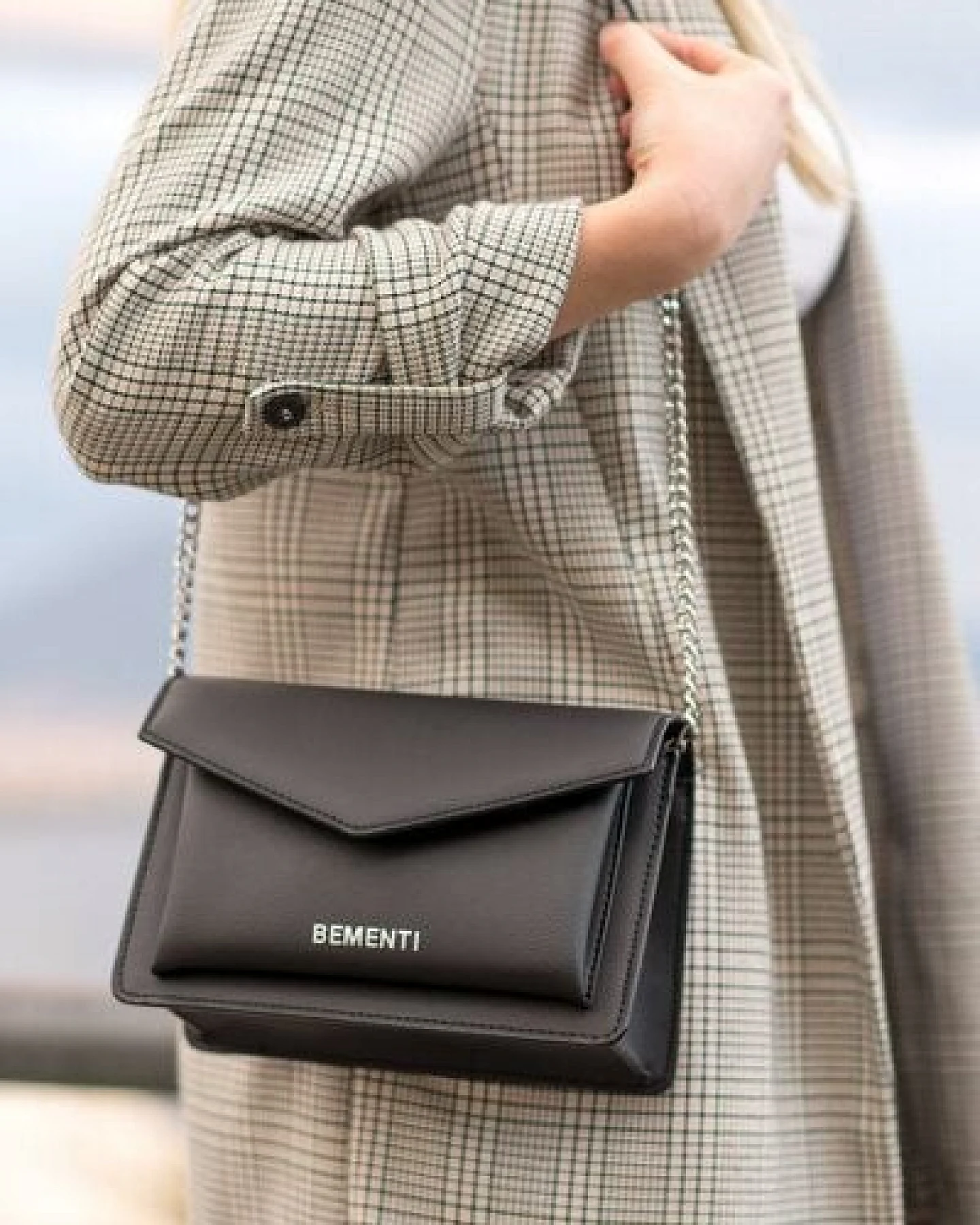 BEMENTI Crossbody Bag aus Kaktusleder – Ansicht 4