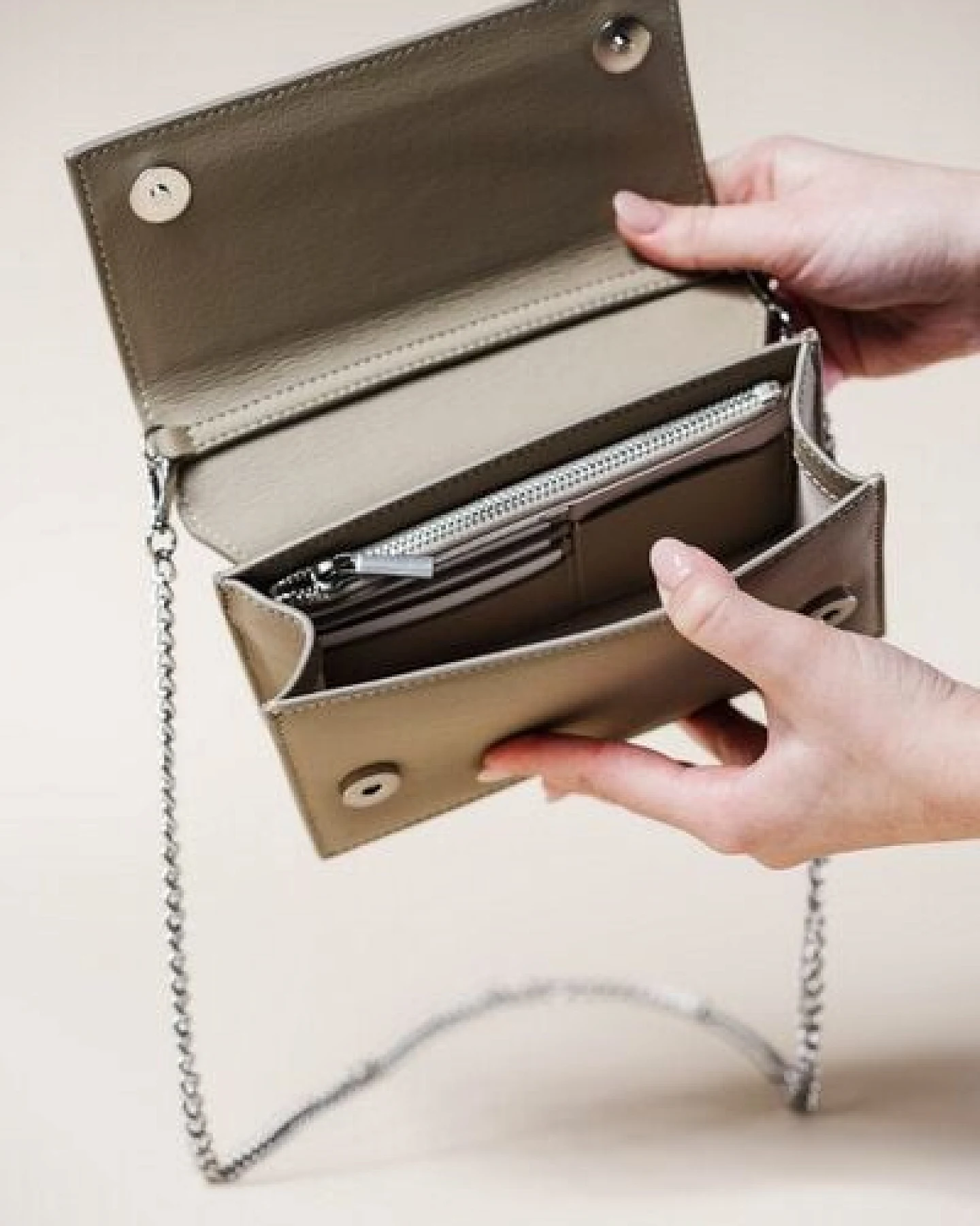 BEMENTI Clutch Bag aus Kaktusleder – Ansicht 4