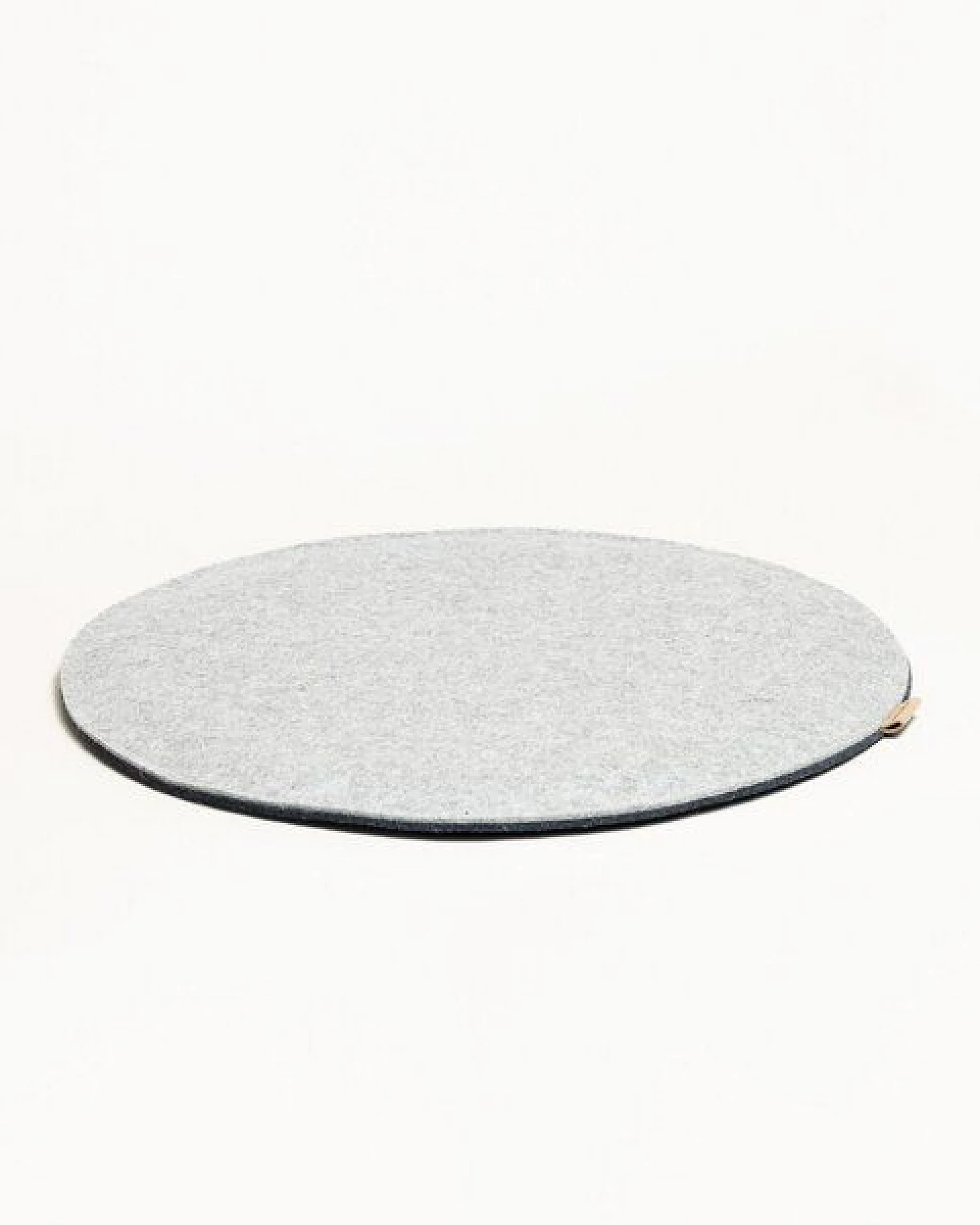 GOTTSTEIN® Filz-Sitzkissen rund aus 100% Schurwolle Stuhlkissen Ø 35 & 40 cm - Bodenkissen in 2 Farben Made in Tirol – Ansicht 2