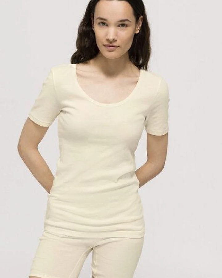 hessnatur T-Shirt Rundhals Fitted PURE NATURE aus reiner Bio-Baumwolle