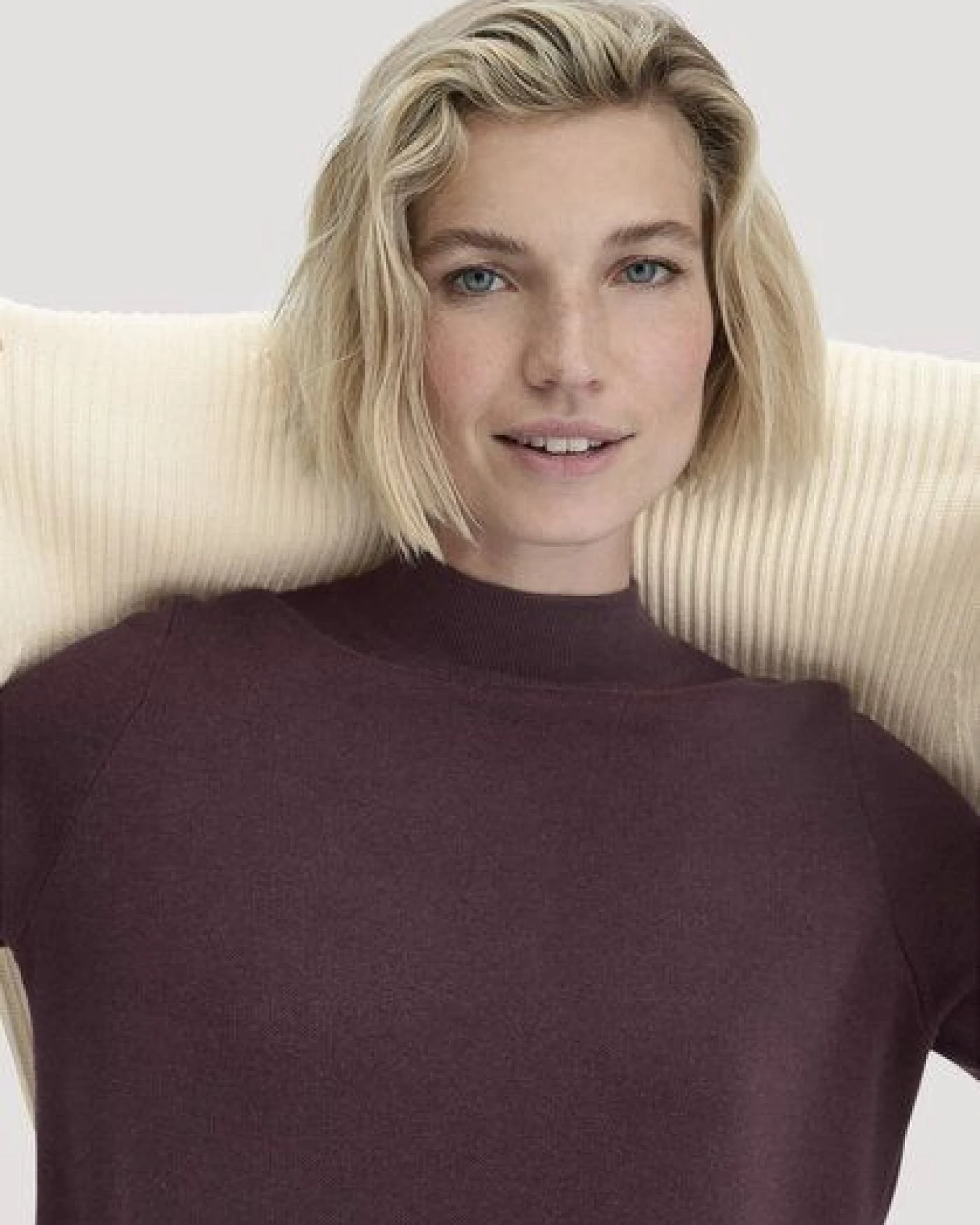 hessnatur Strick Kleid Relaxed aus TENCEL Lyocell mit Bio-Baumwolle – Ansicht 2