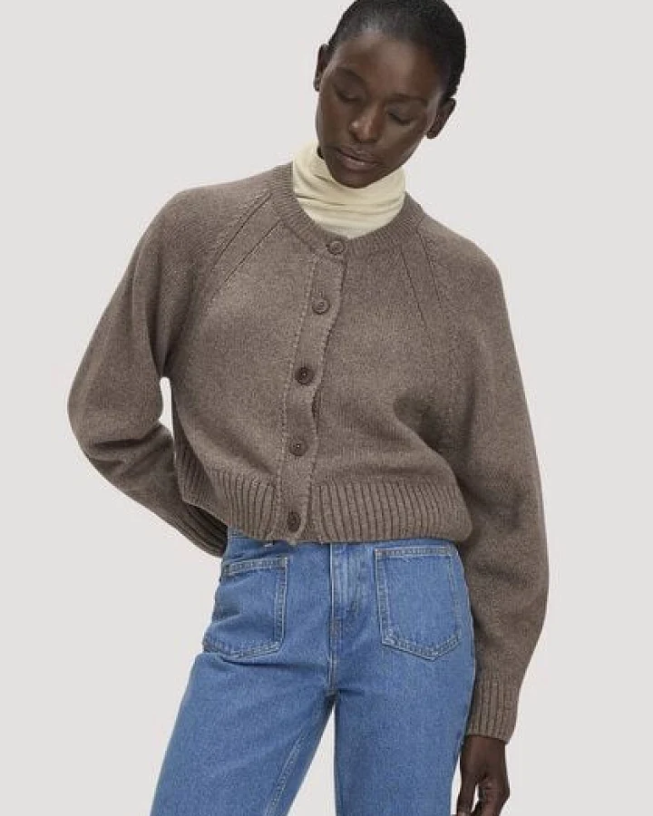 Produktseite: hessnatur Strick Jacke Relaxed Cropped aus Bio-Merinowolle mit Bio-Baumwolle