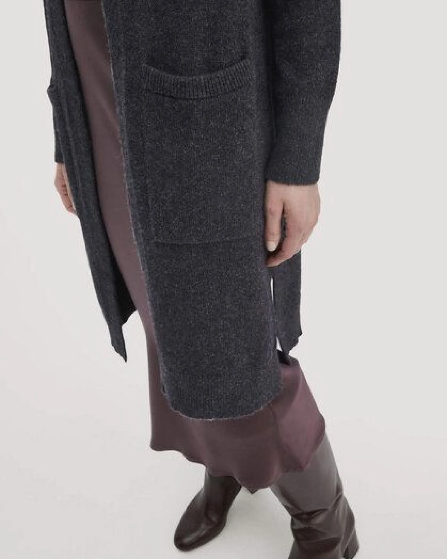 hessnatur Strick Jacke Relaxed aus Bio-Schurwolle mit Bio-Baumwolle – Ansicht 2