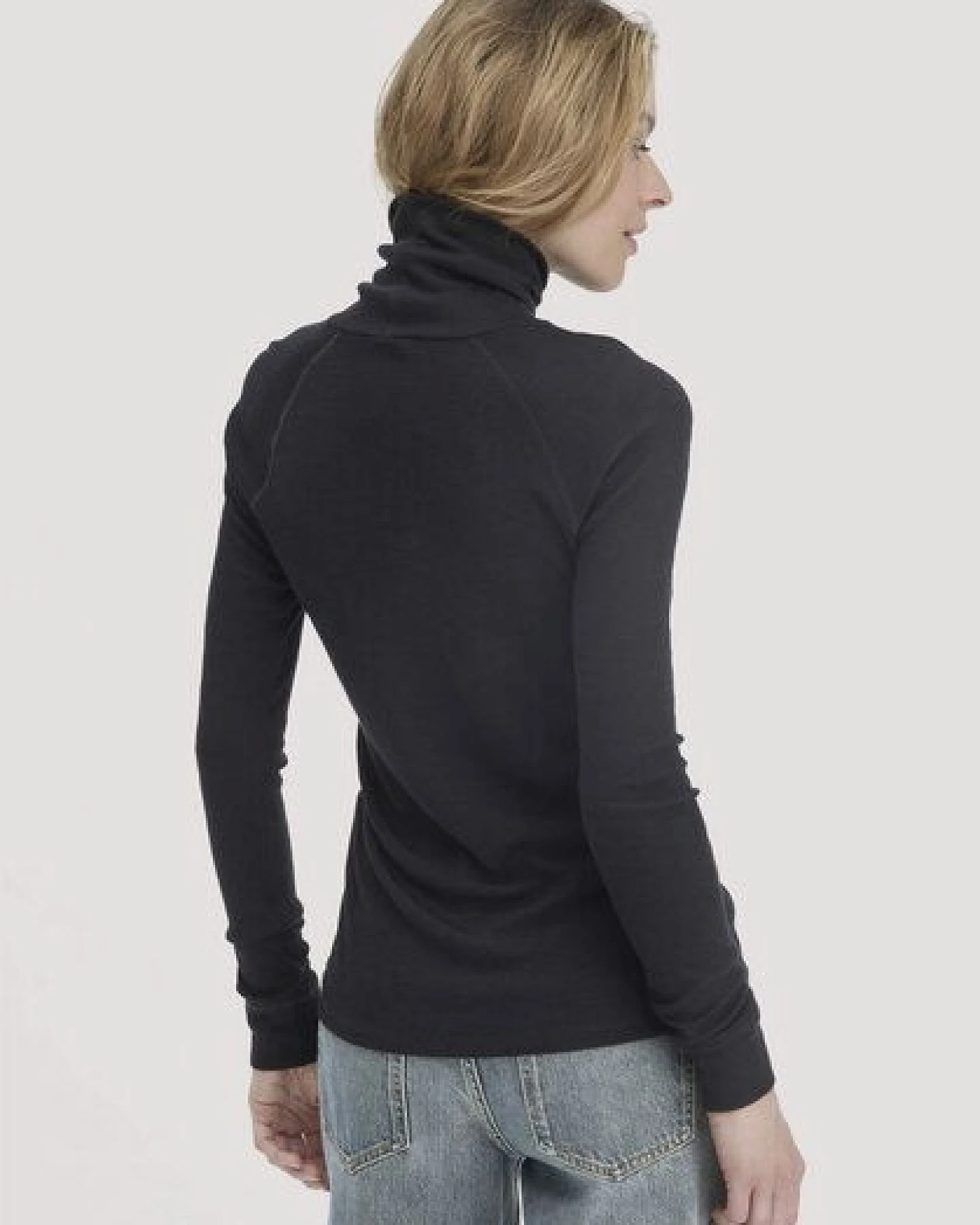 hessnatur Wolle-Mix Longlseeve Fitted aus Bio-Merinowolle und TENCEL Lyocell – Ansicht 2