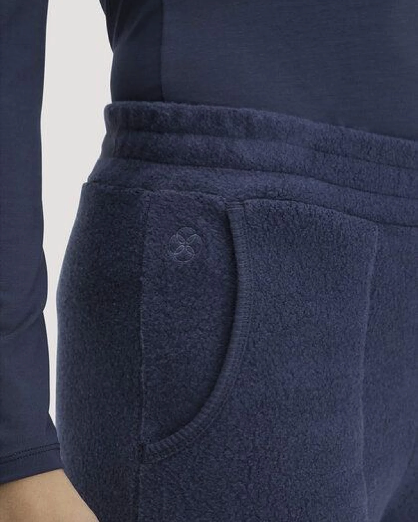 hessnatur Fleece Hose Relaxed ACTIVE LIGHT aus reiner Bio-Baumwolle – Ansicht 2