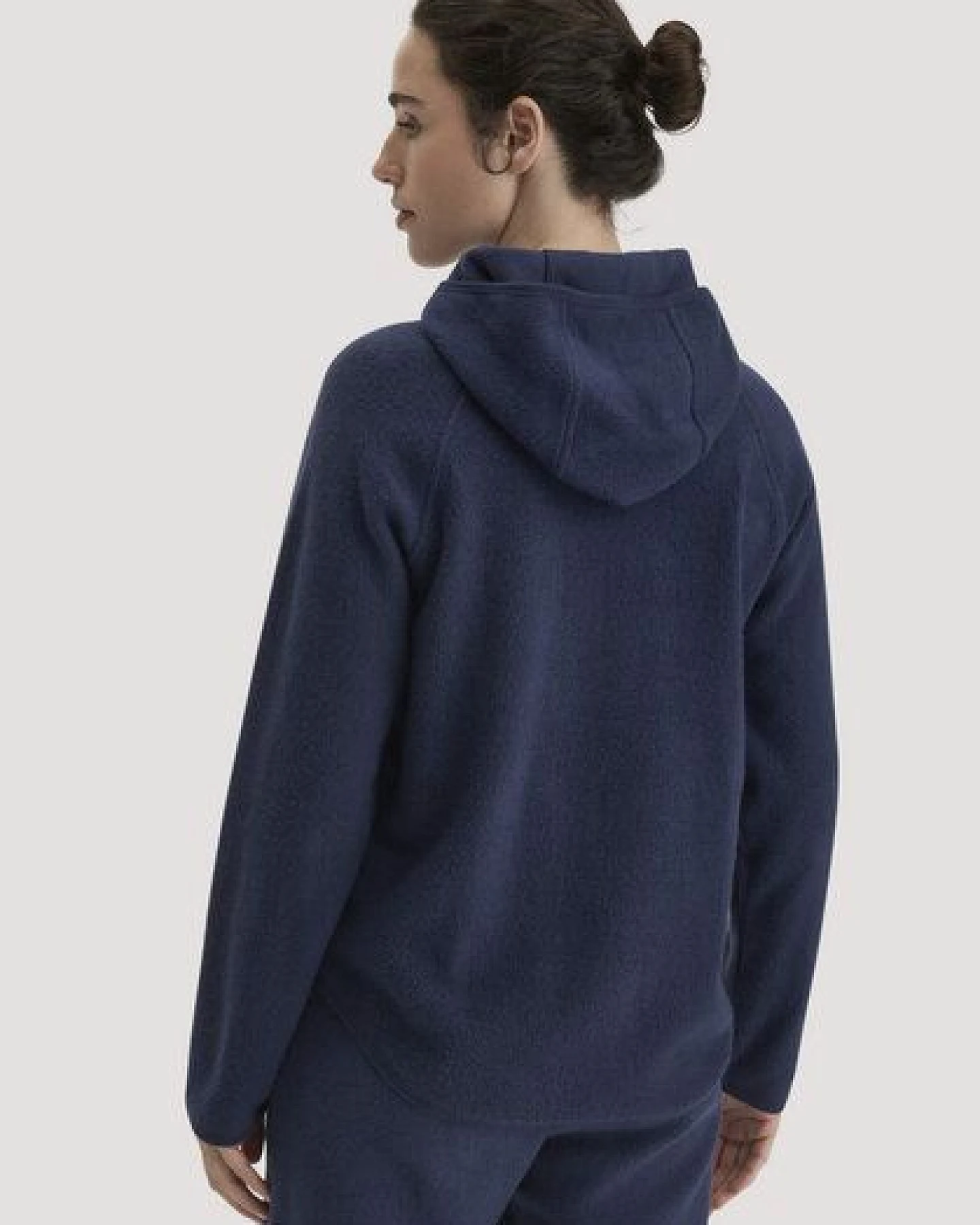hessnatur Fleece Hoodie Relaxed ACTIVE LIGHT aus reiner Bio-Baumwolle – Ansicht 2