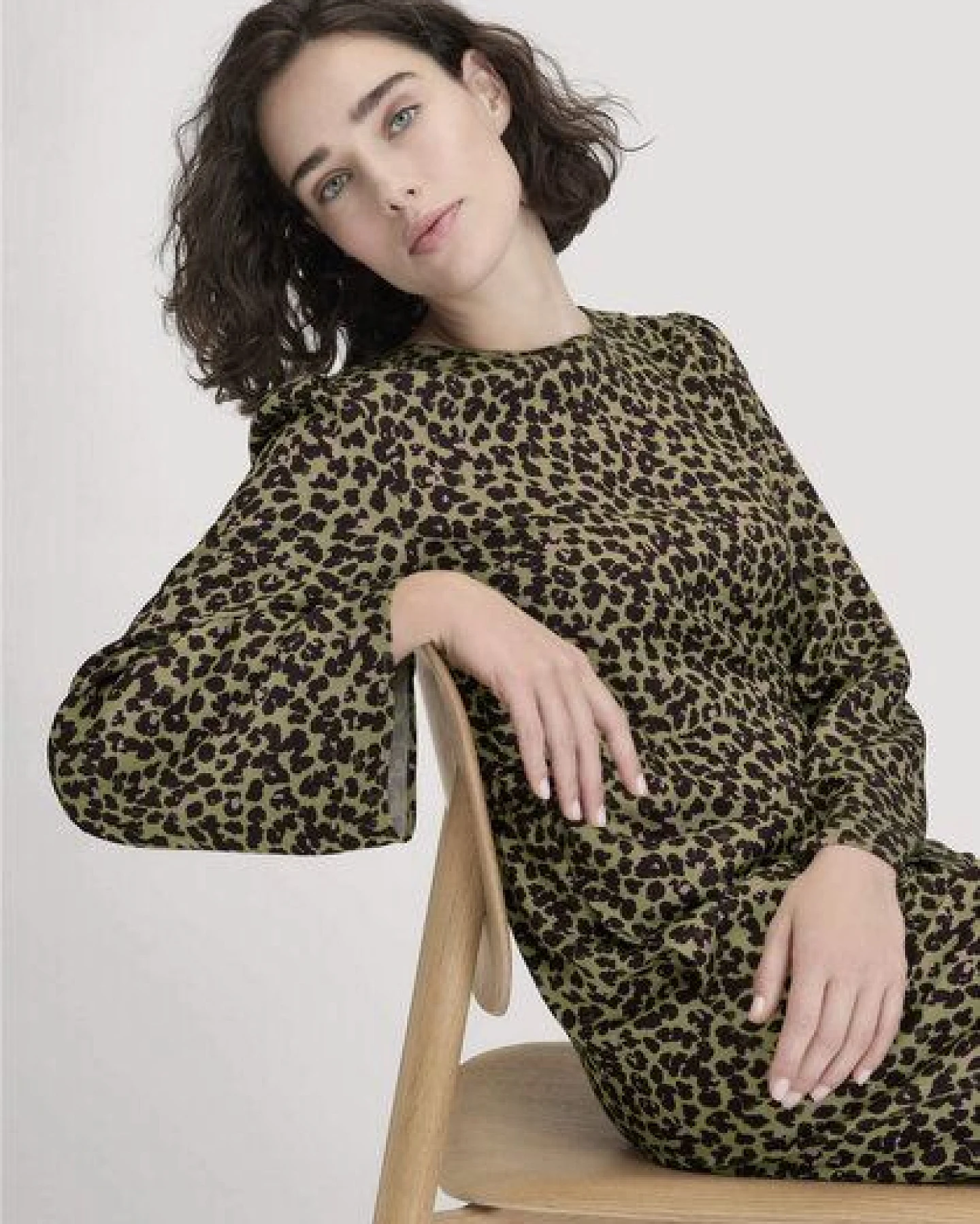 hessnatur Kleid Kniebedeckend Regular aus LENZING ECOVERO Satin – Ansicht 2