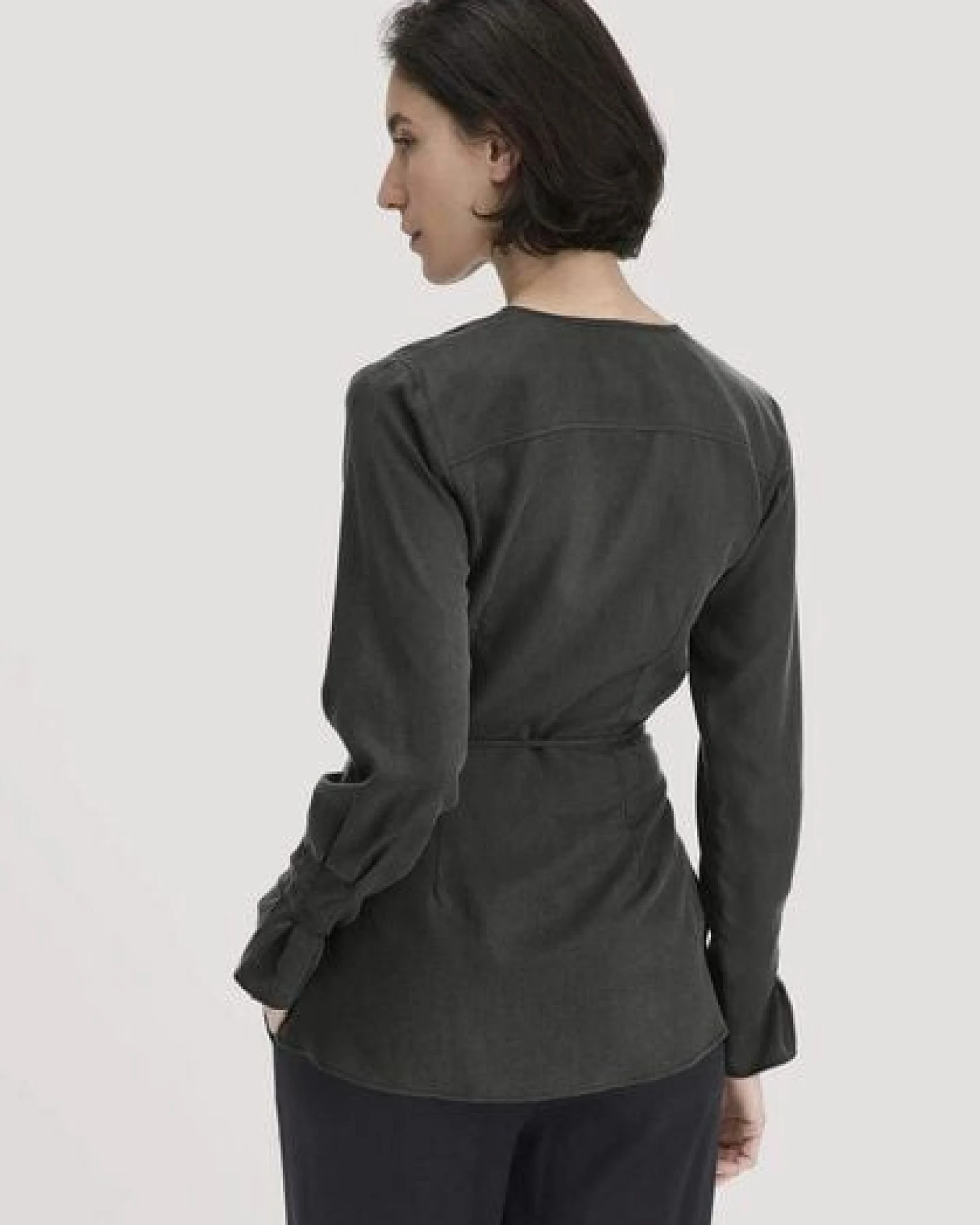 hessnatur Wickelbluse Regular aus reinem TENCEL Lyocell – Ansicht 2