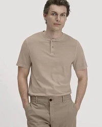 Produktseite: hessnatur Heavy Jersey Henley Shirt Relaxed aus reiner Bio-Baumwolle
