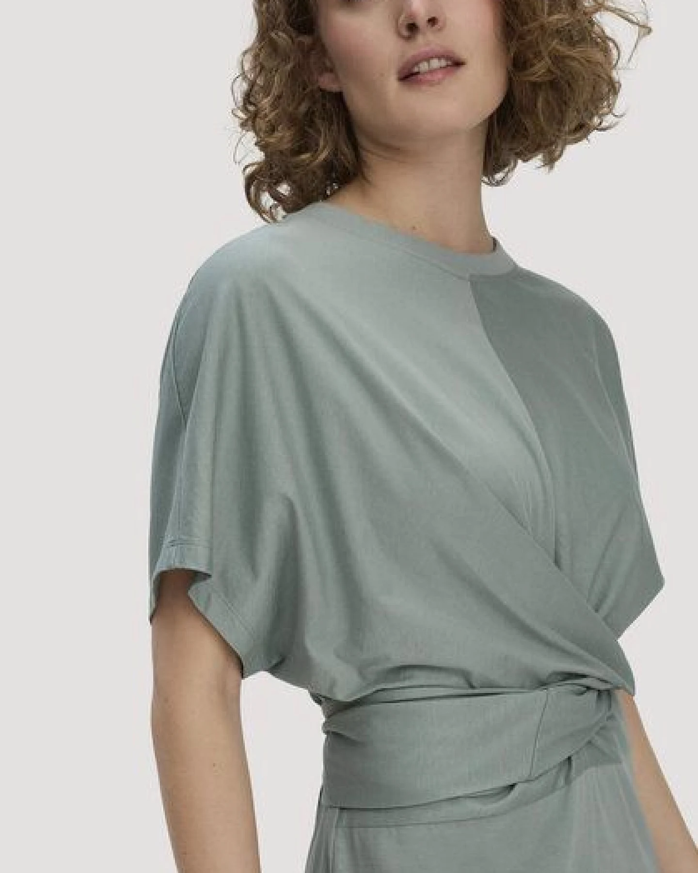 hessnatur Jersey Kleid Midi Oversize aus reiner Bio-Baumwolle – Ansicht 2