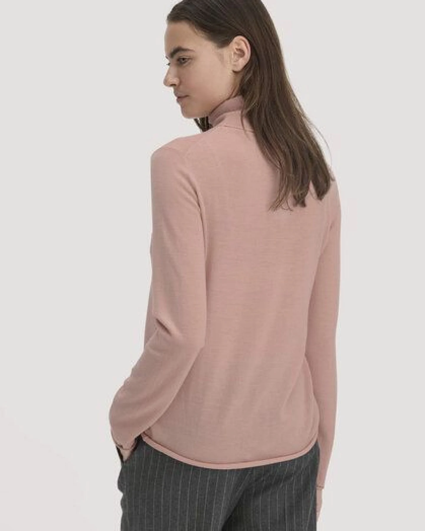 hessnatur Strick Rollkragen Pullover Slim aus reiner Bio-Merinowolle – Ansicht 2