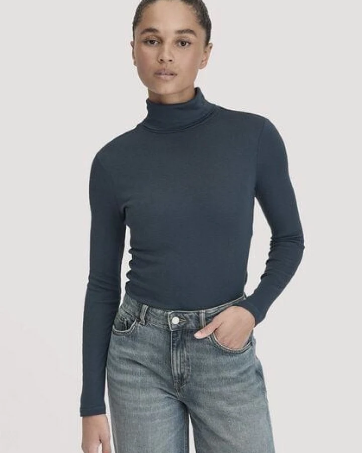 hessnatur Softrib Longsleeve Fitted aus Bio-Baumwolle und TENCEL Modal