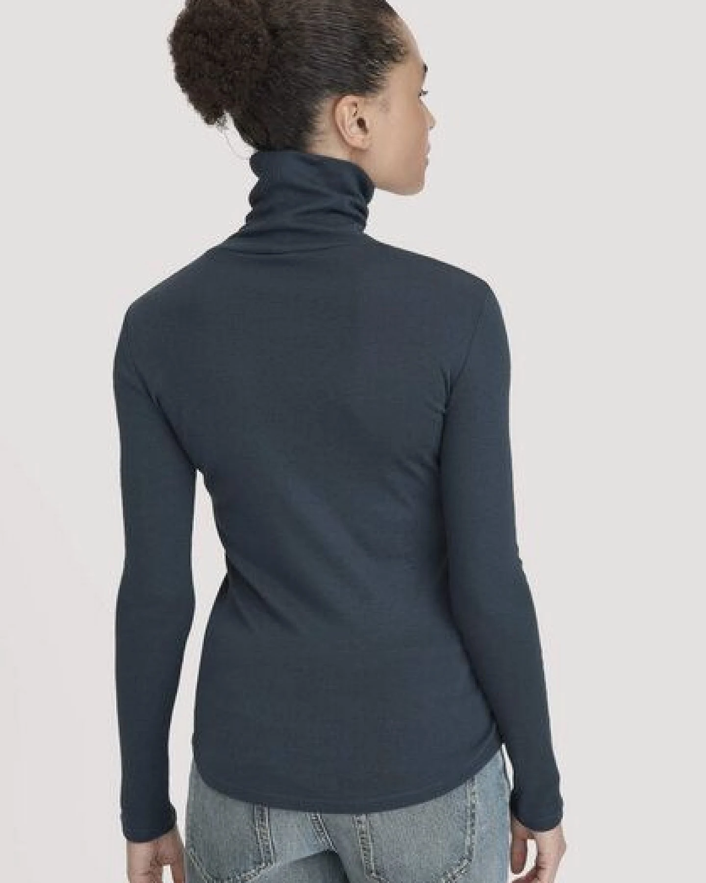 hessnatur Softrib Longsleeve Fitted aus Bio-Baumwolle und TENCEL Modal – Ansicht 2