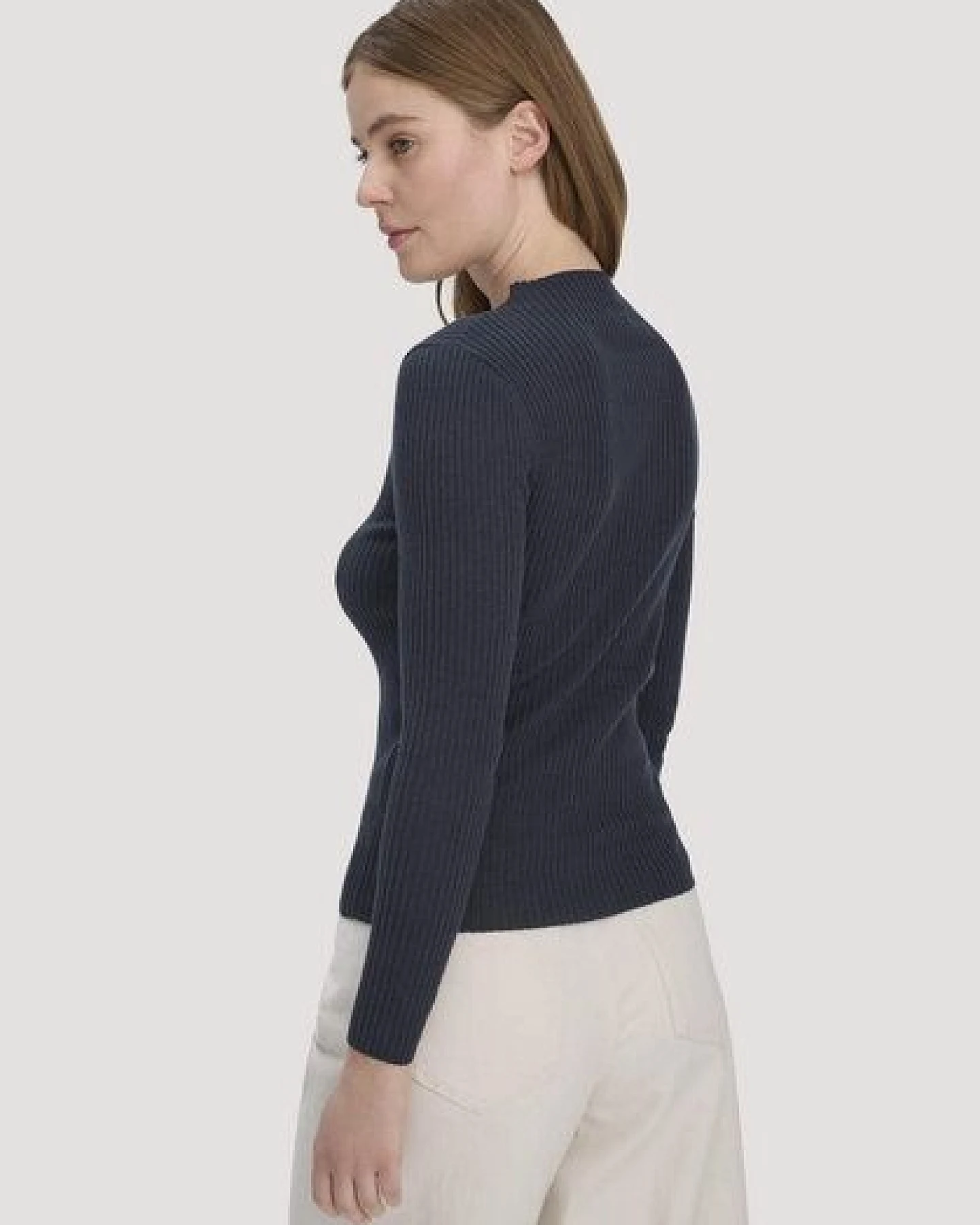 hessnatur Strick Pullover Fitted aus TENCEL Lyocell mit Bio-Baumwolle – Ansicht 2
