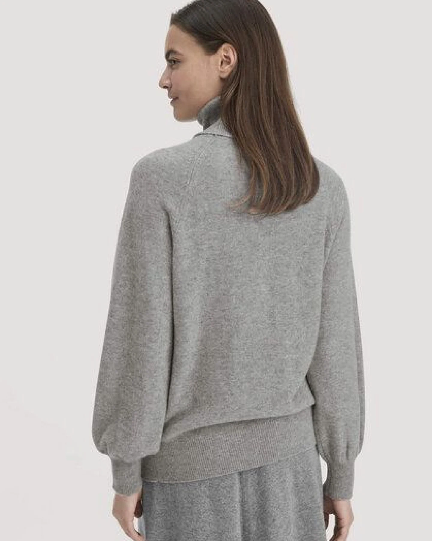 hessnatur Strick Rollkragen Pullover Relaxed BETTER RECYCLING aus reinem Kaschmir – Ansicht 2