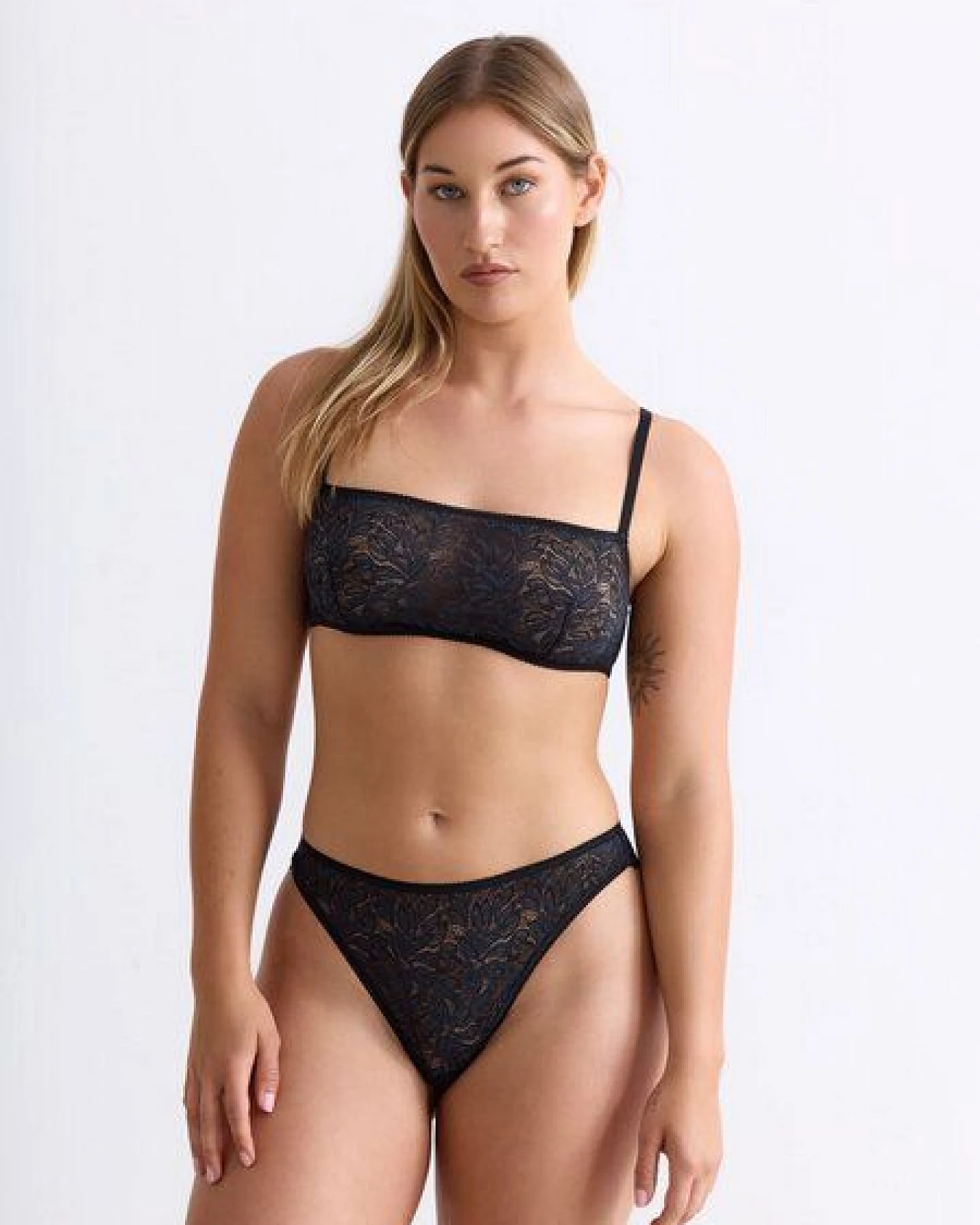 erlich textil Iconic Lace bügelloses Bandeau Bralette mit Spitze aus abbaubarem Polyamid, made in Europe – Ansicht 3