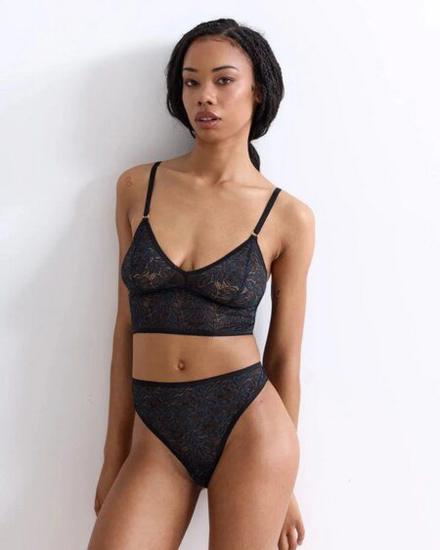 erlich textil Iconic Lace bügelloses Bralette Top mit Spitze, made in Europe – Ansicht 3