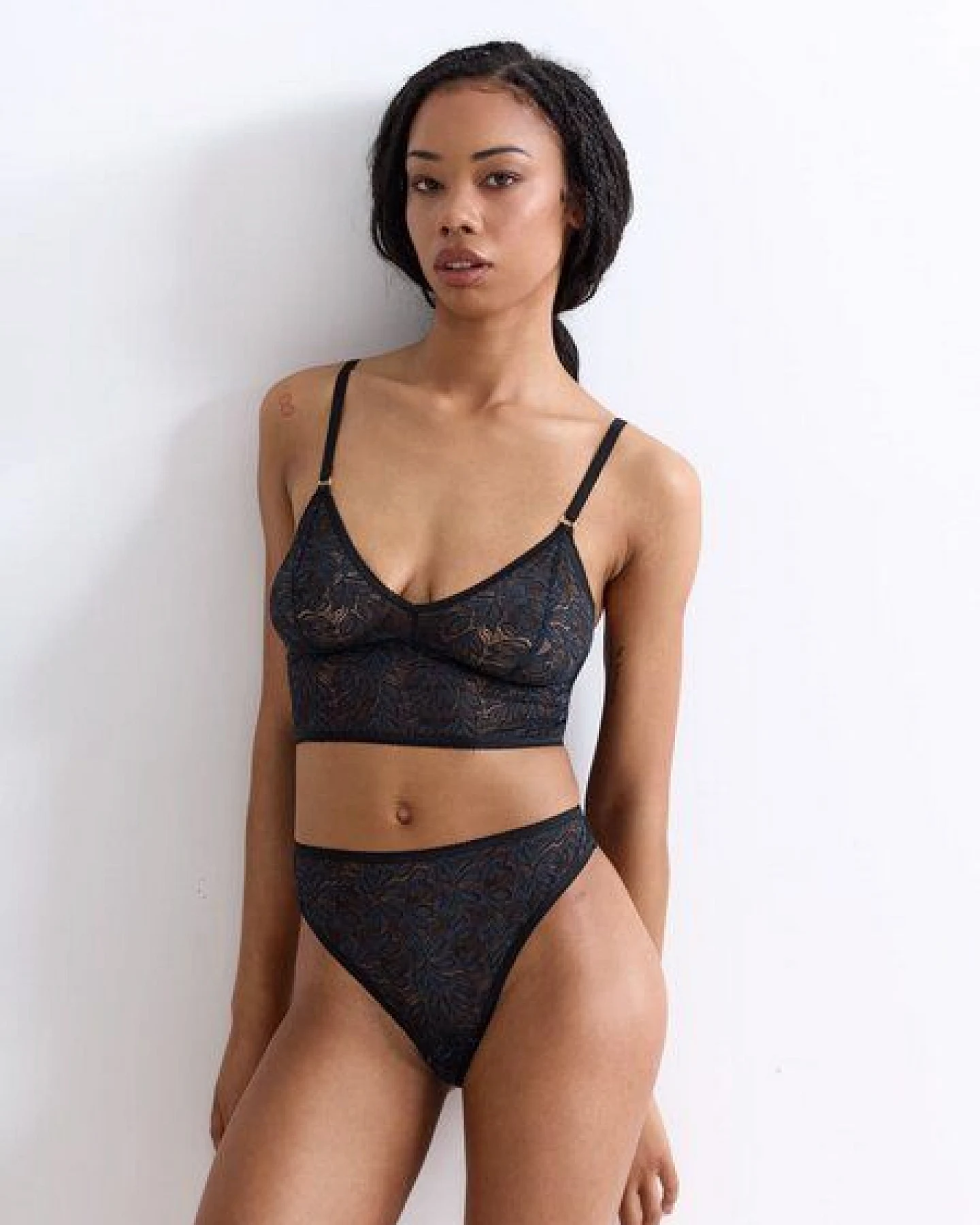 erlich textil Iconic Lace bügelloses Bralette Top mit Spitze aus abbaubarem Polyamid, made in Europe – Ansicht 3