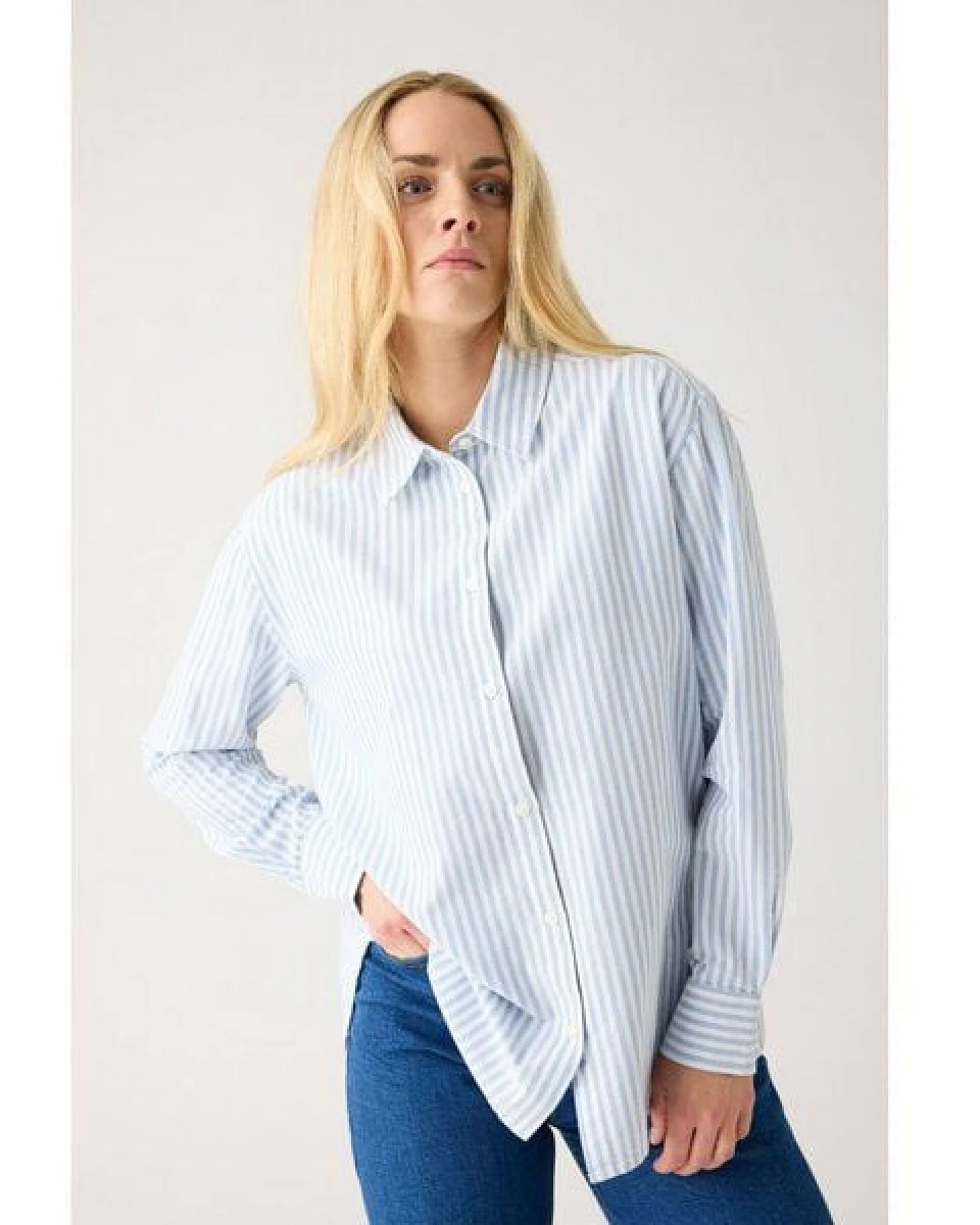 KnowledgeCotton Apparel Oxford Blusenhemd aus Bio-Baumwolle ROC/GOTS/Vegan – Ansicht 2