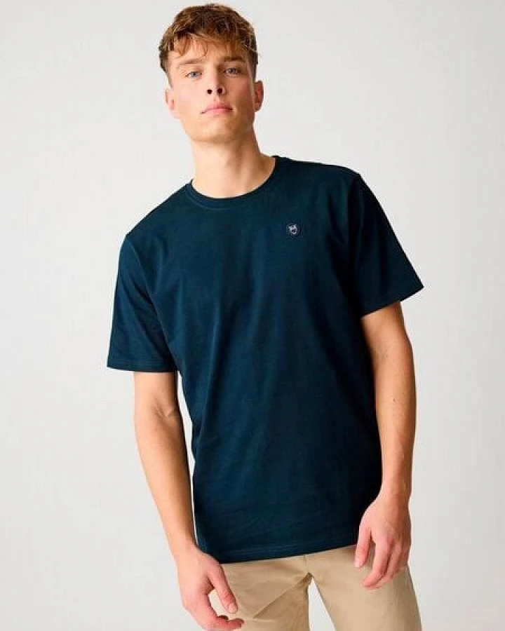 KnowledgeCotton Apparel T-Shirt LOKE Badge aus Bio-Baumwolle - ROC/GOTS/Vegan