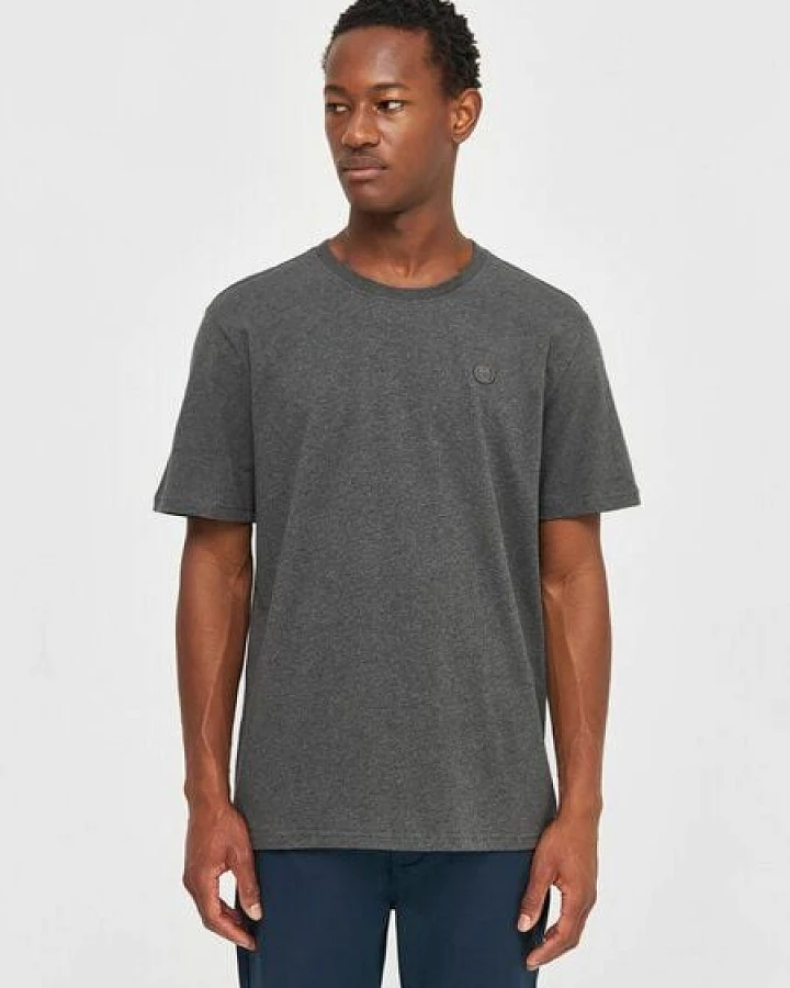 KnowledgeCotton Apparel T-Shirt LOKE Badge aus Bio-Baumwolle - ROC/GOTS/Vegan