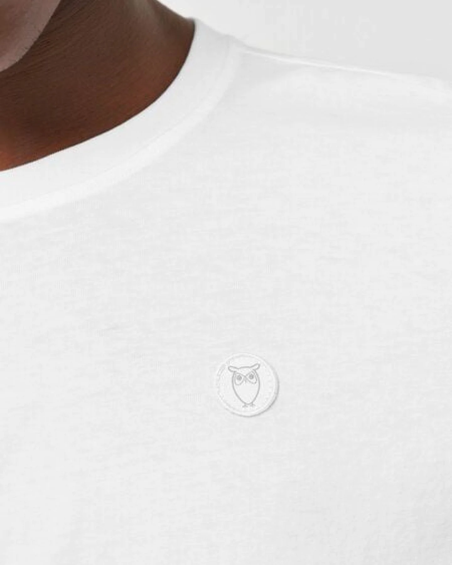 KnowledgeCotton Apparel T-Shirt LOKE Badge aus Bio-Baumwolle - ROC/GOTS/Vegan – Ansicht 4